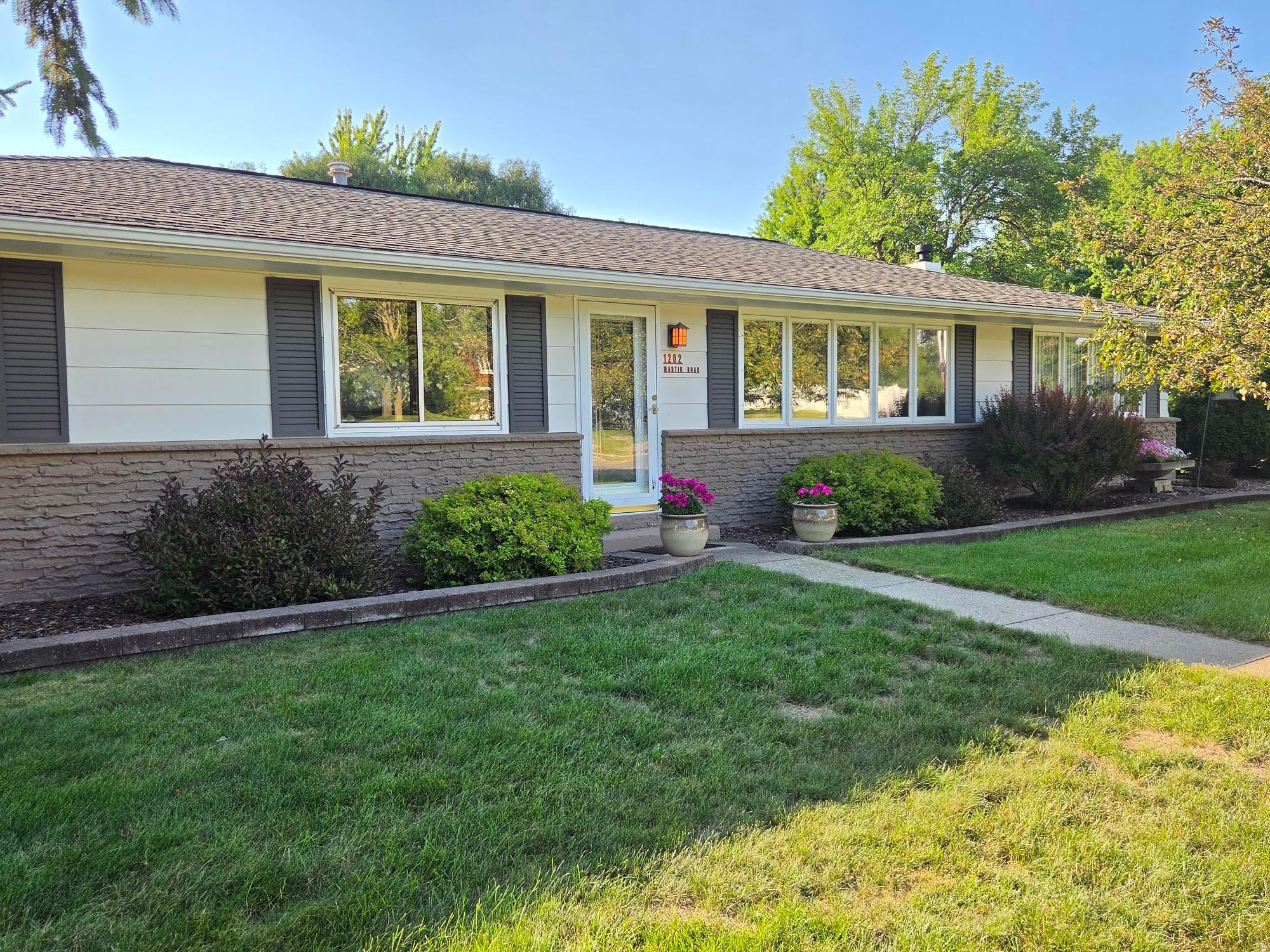 1st image of 1202 Martin Rd, Albert Lea, MN 56007 | MLS# 7111512