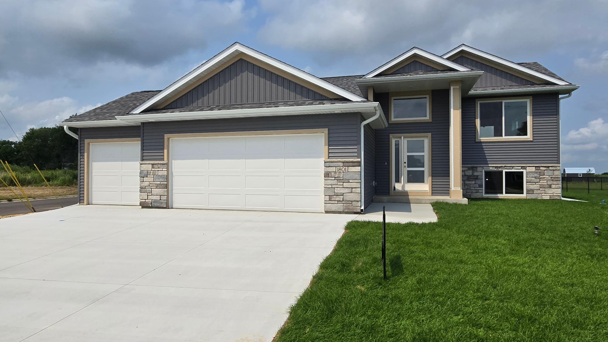 1st image of 1801 12th Ave Ne, Austin, MN 55912 | MLS# 7111580