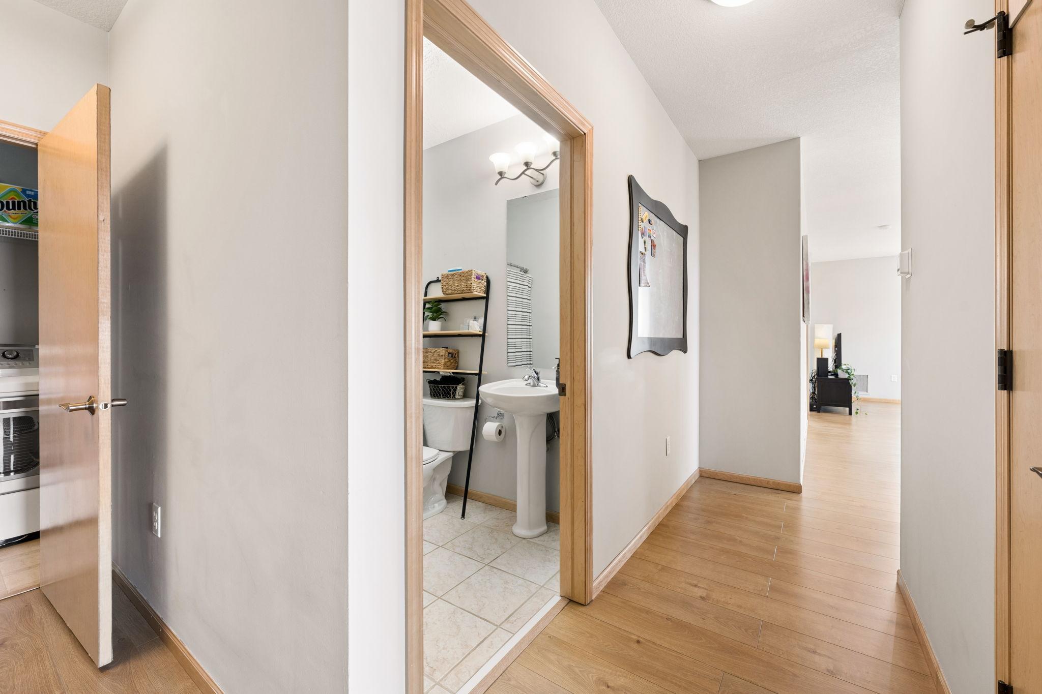 4th image of 301 Oak Grv St, Minneapolis, MN 55403