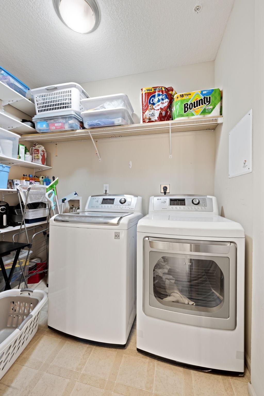 3rd image of 301 Oak Grv St, Minneapolis, MN 55403