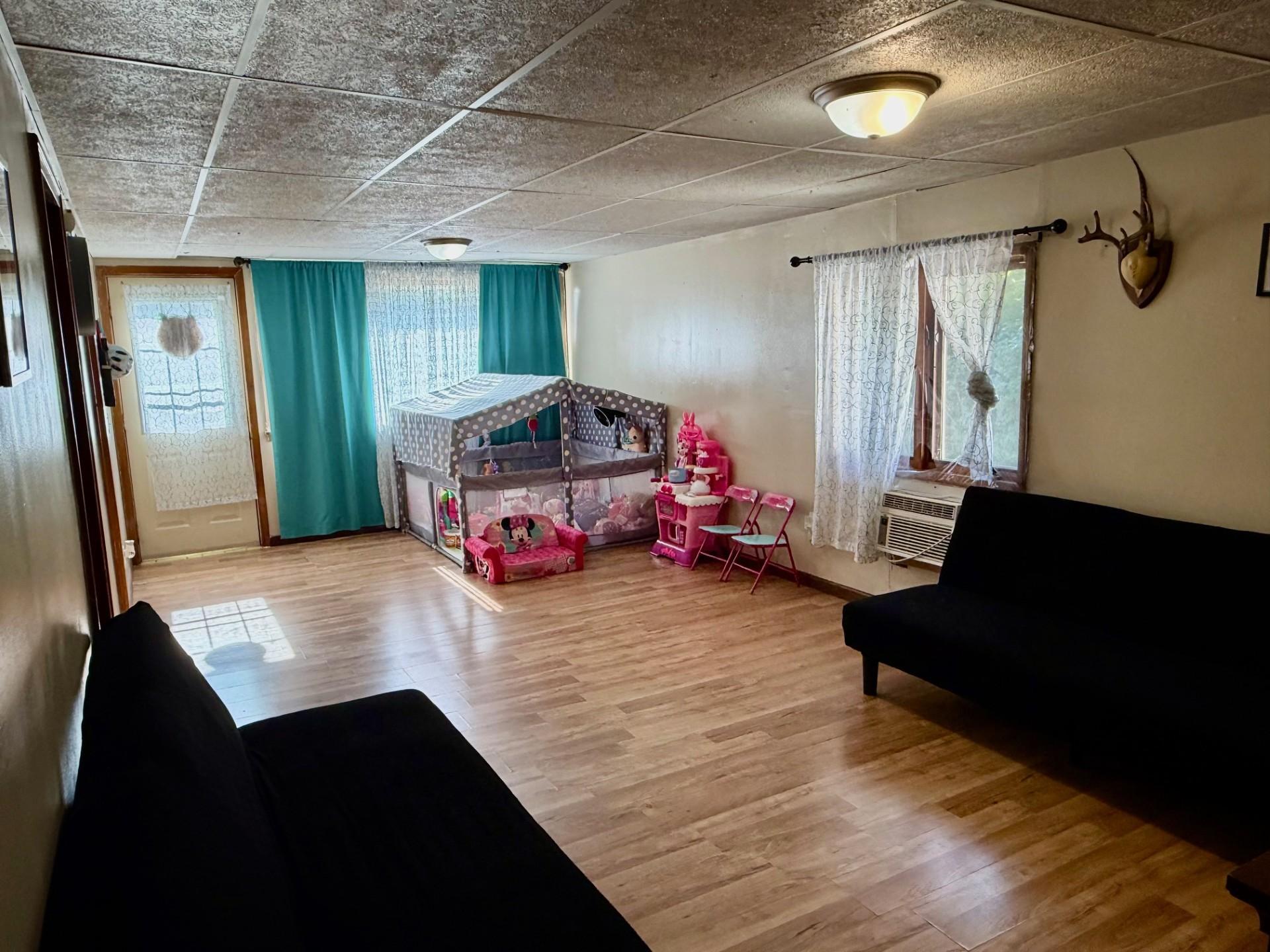 4th image of 1215 Douglas Ave, Worthington, MN 56187 | MLS# 7111821
