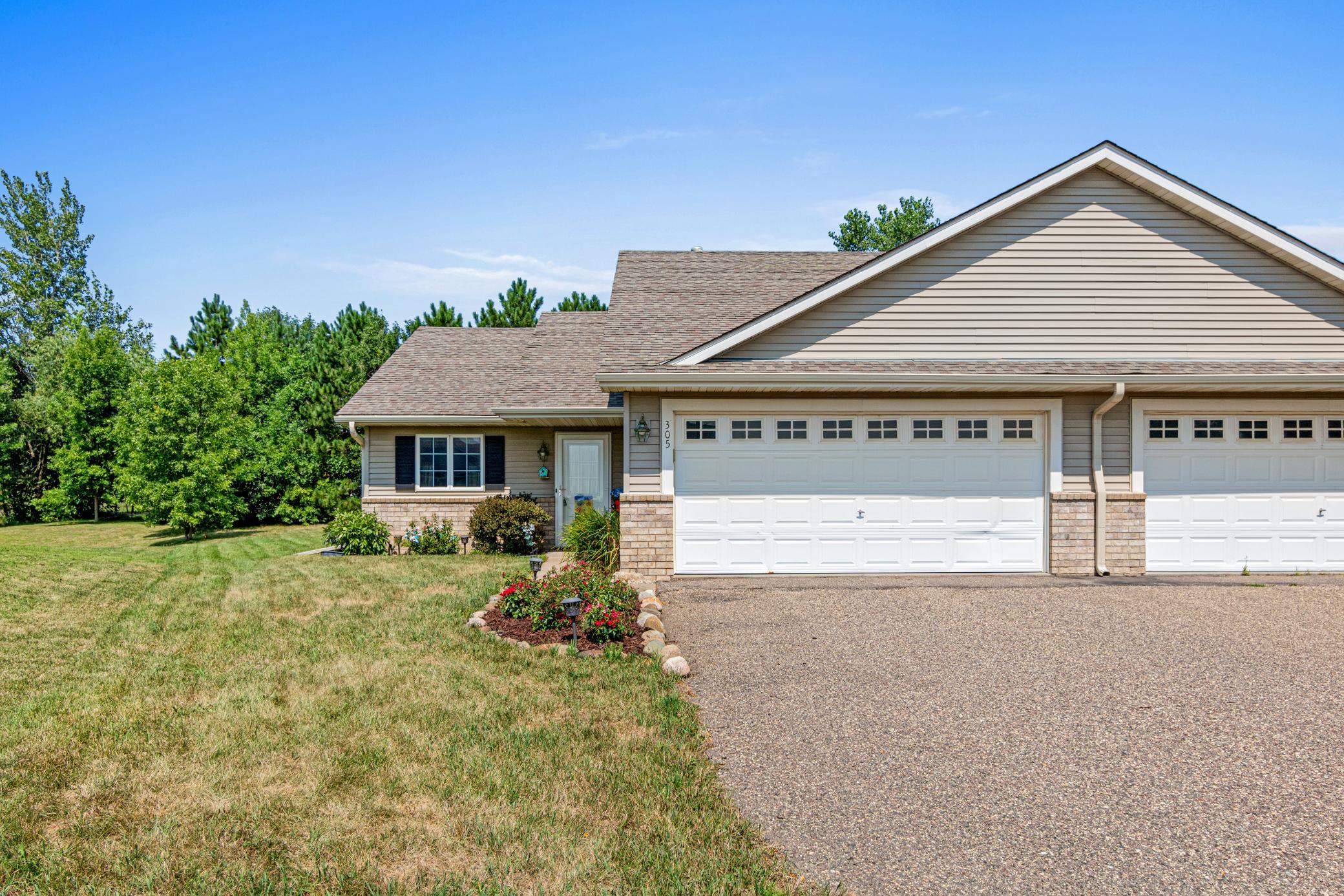 2nd image of 305 Wildwood Cir, Roberts, WI 54023 | MLS# 7111827