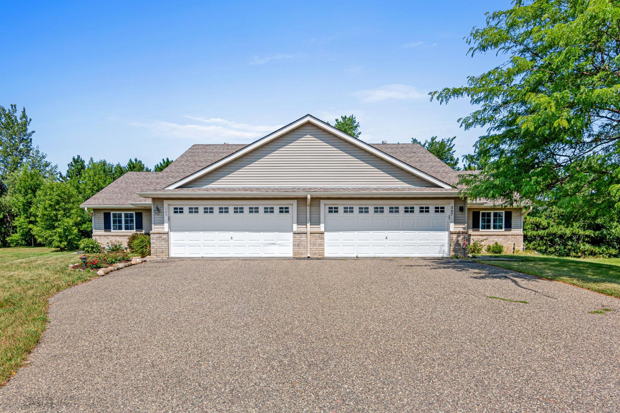 1st image of 305 Wildwood Cir, Roberts, WI 54023 | MLS# 7111827