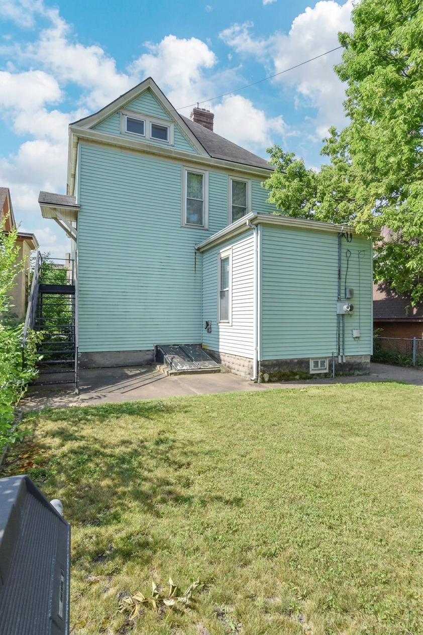 2nd image of 715 Margaret St, Saint Paul, MN 55106 | MLS# 7111835