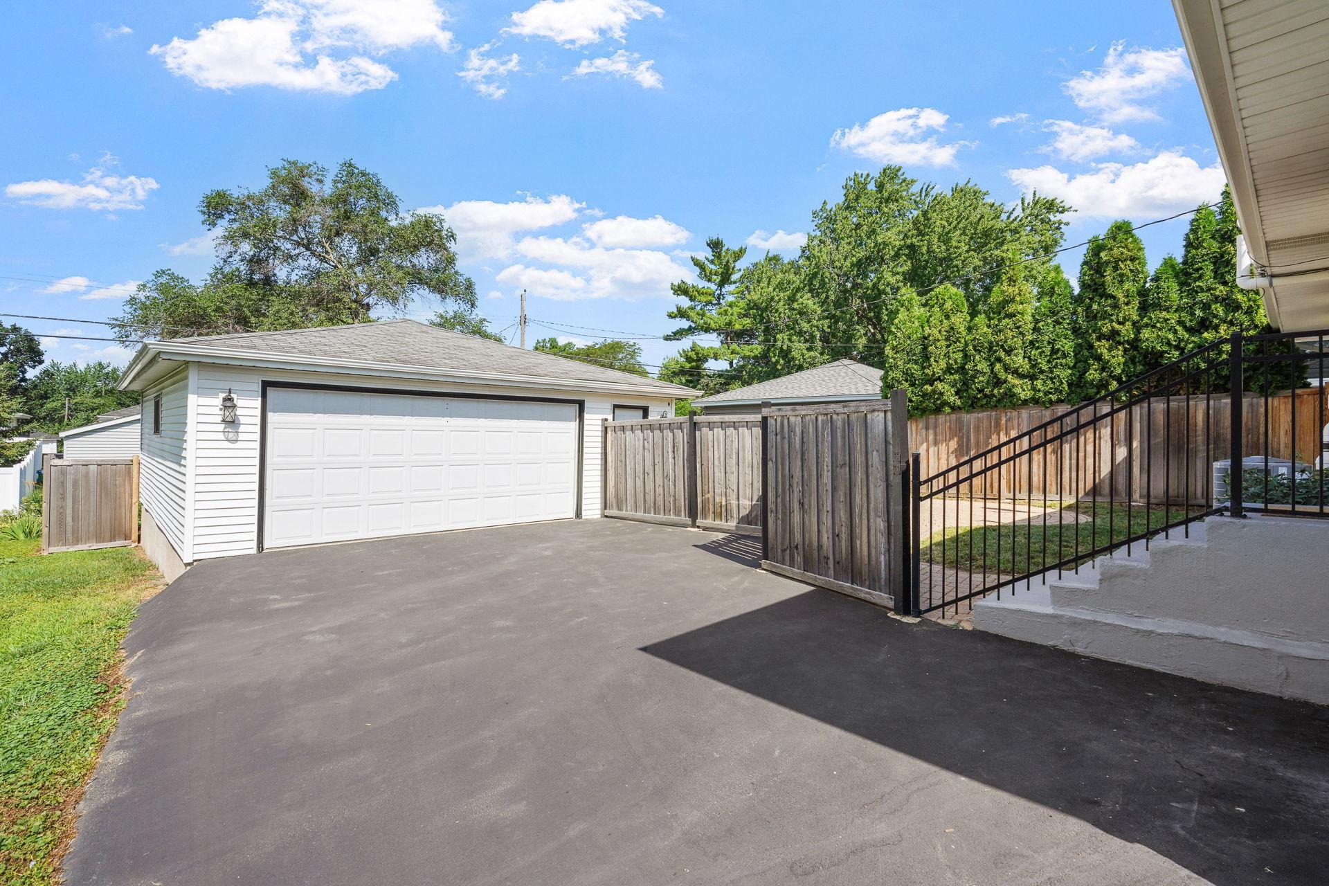 3rd image of 1644 Oregon Ave S, St. Louis Park, MN 55426 | MLS# 7111878