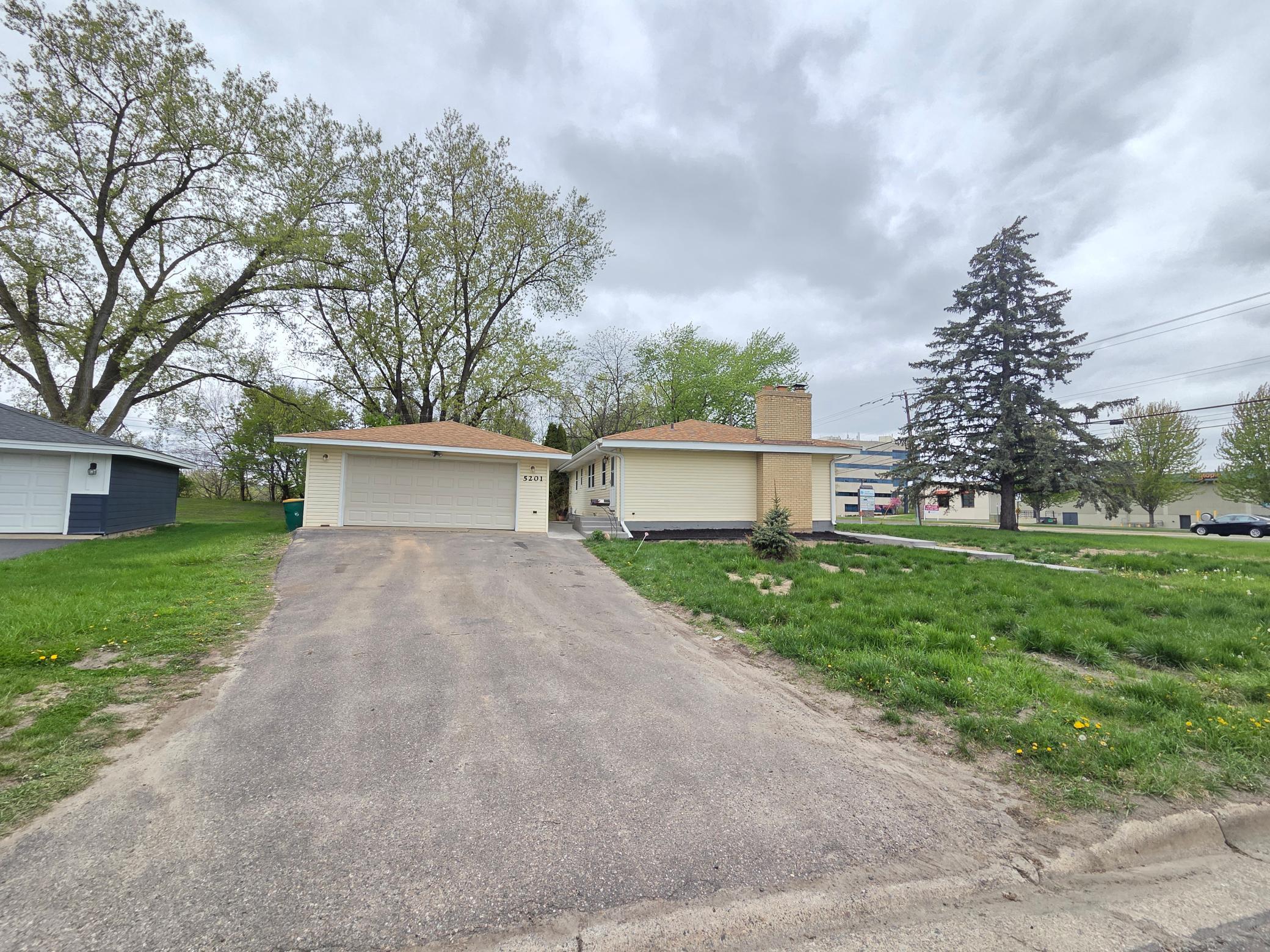 35th image of 5201 W 84th St, Minneapolis, MN 55437 | MLS# 7111940
