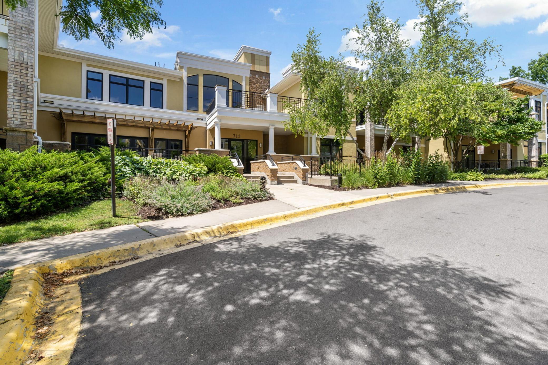 Homes for sale in Mendota Heights, MN | 715 Linden Street, Mendota Heights, MN 55118 | Houzeo