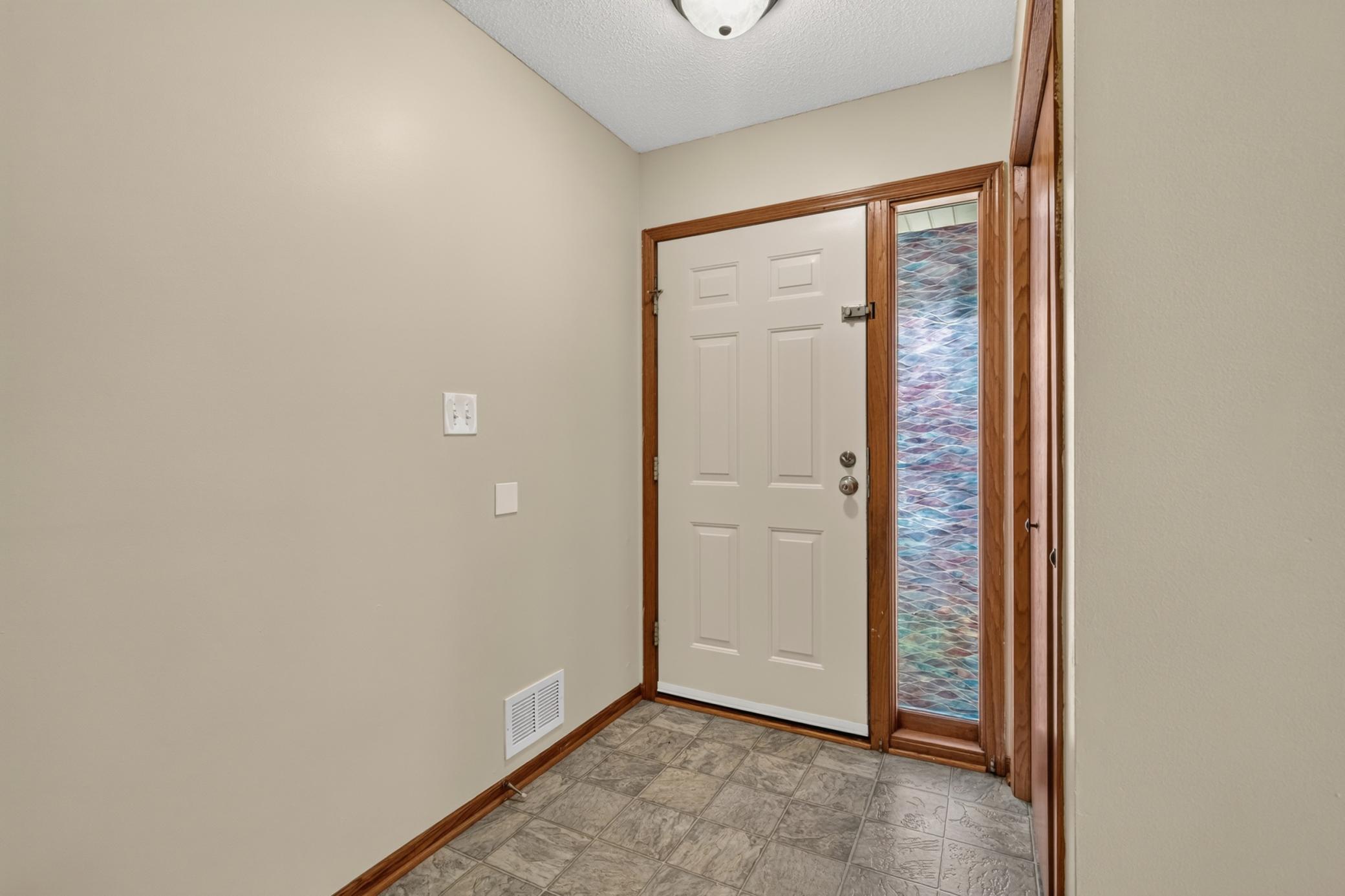 4th image of 9313 Loch Lomond Ln, Brooklyn Park, MN 55443 | MLS# 7112180
