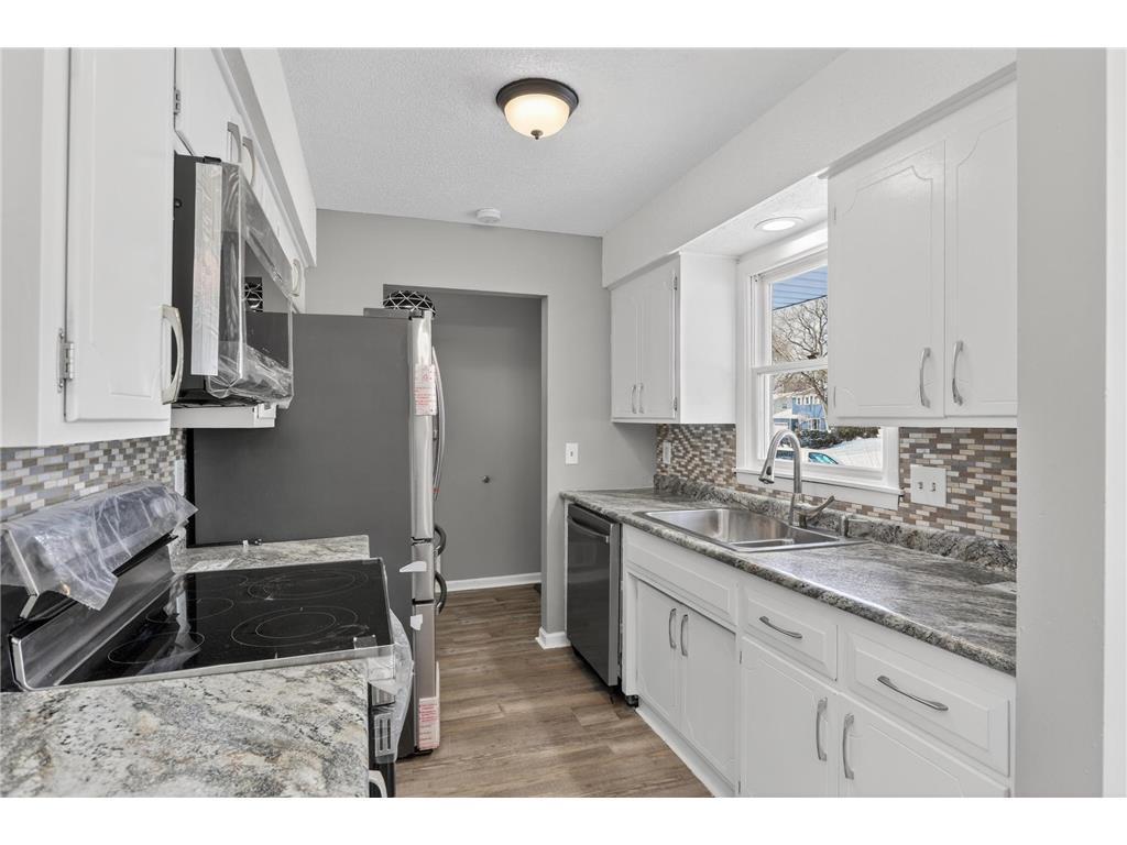 2nd image of 8941 48th Ave N, New Hope, MN 55428 | MLS# 7112183