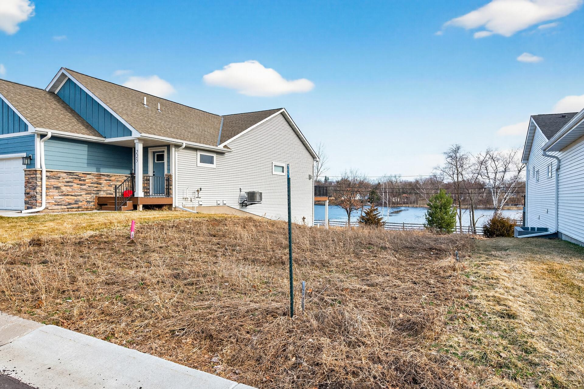 5th image of 221 Mccarrons Pl W, Saint Paul, MN 55113 | MLS# 7112300
