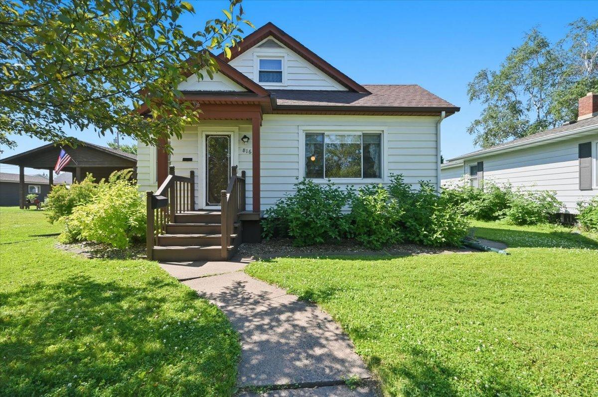 2nd image of 816 N 19th St, Superior, WI 54880 | MLS# 7112322