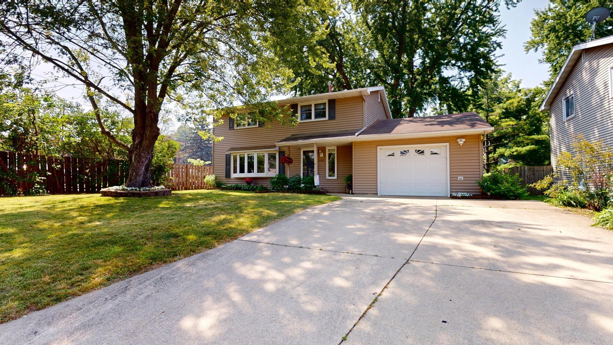 1st image of 826 Minnie Maddern St, Albert Lea, MN 56007 | MLS# 7112335