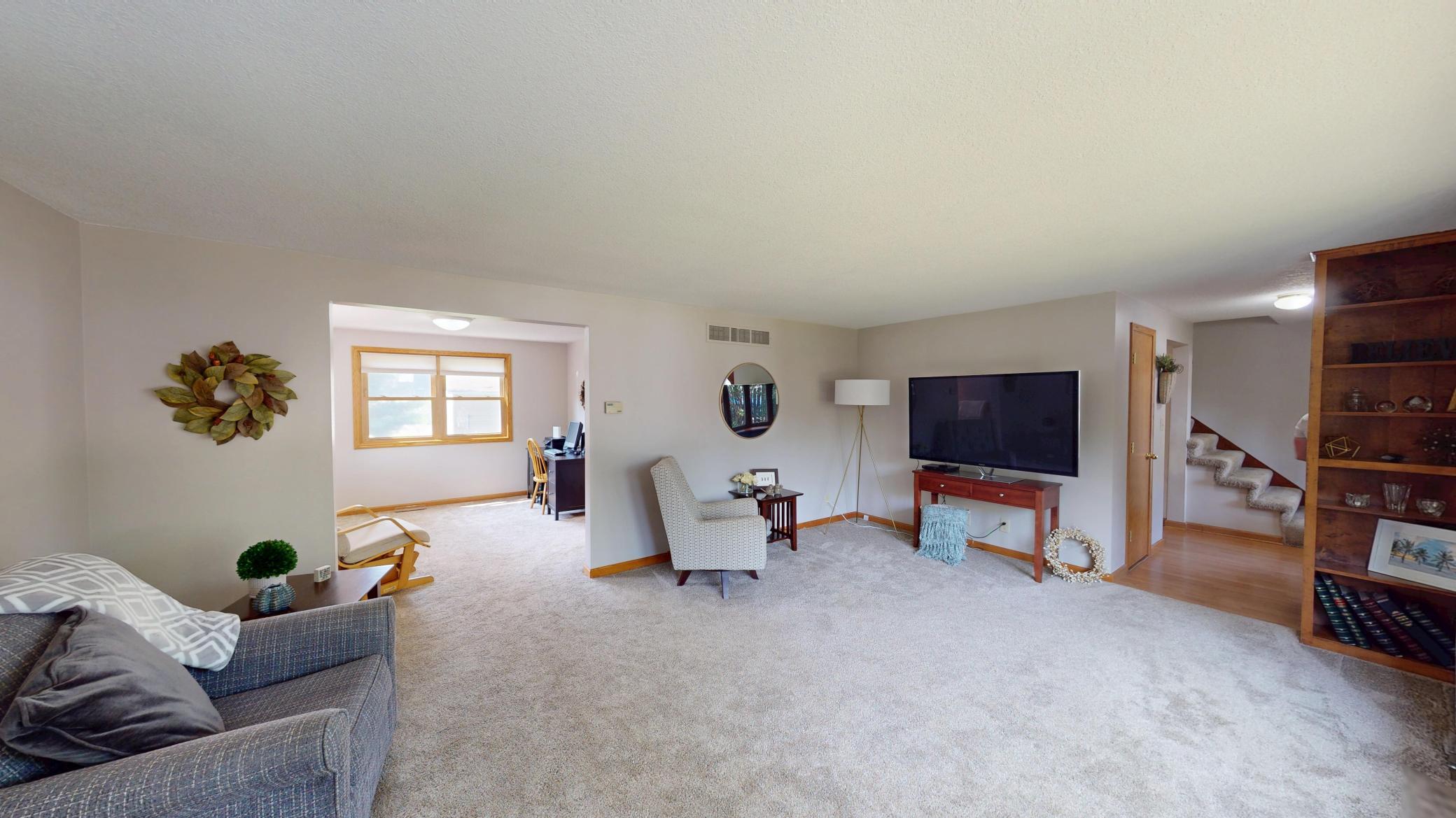 4th image of 826 Minnie Maddern St, Albert Lea, MN 56007 | MLS# 7112335