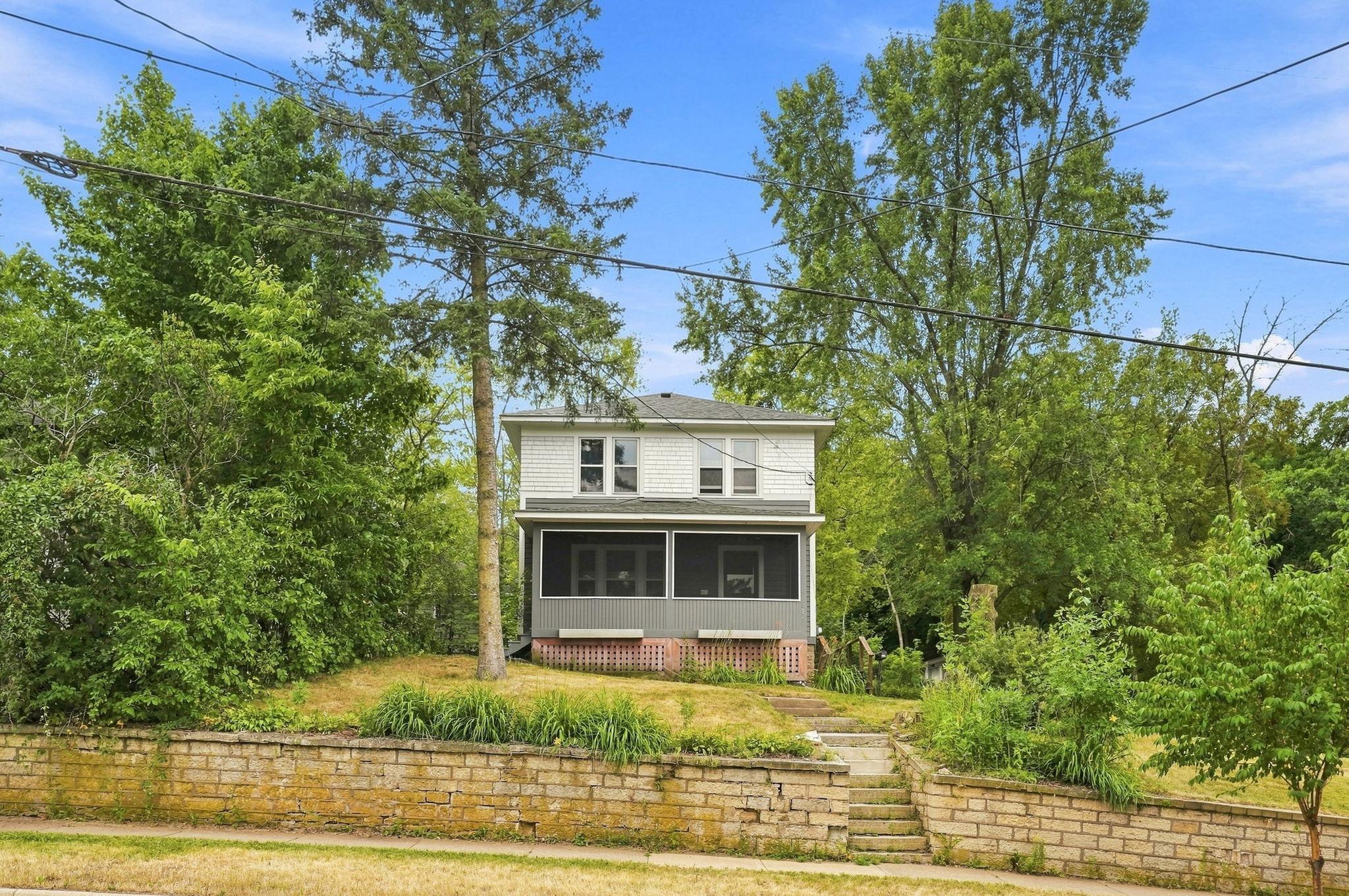1st image of 816 Vine St, Hudson, WI 54016 | MLS# 7112365