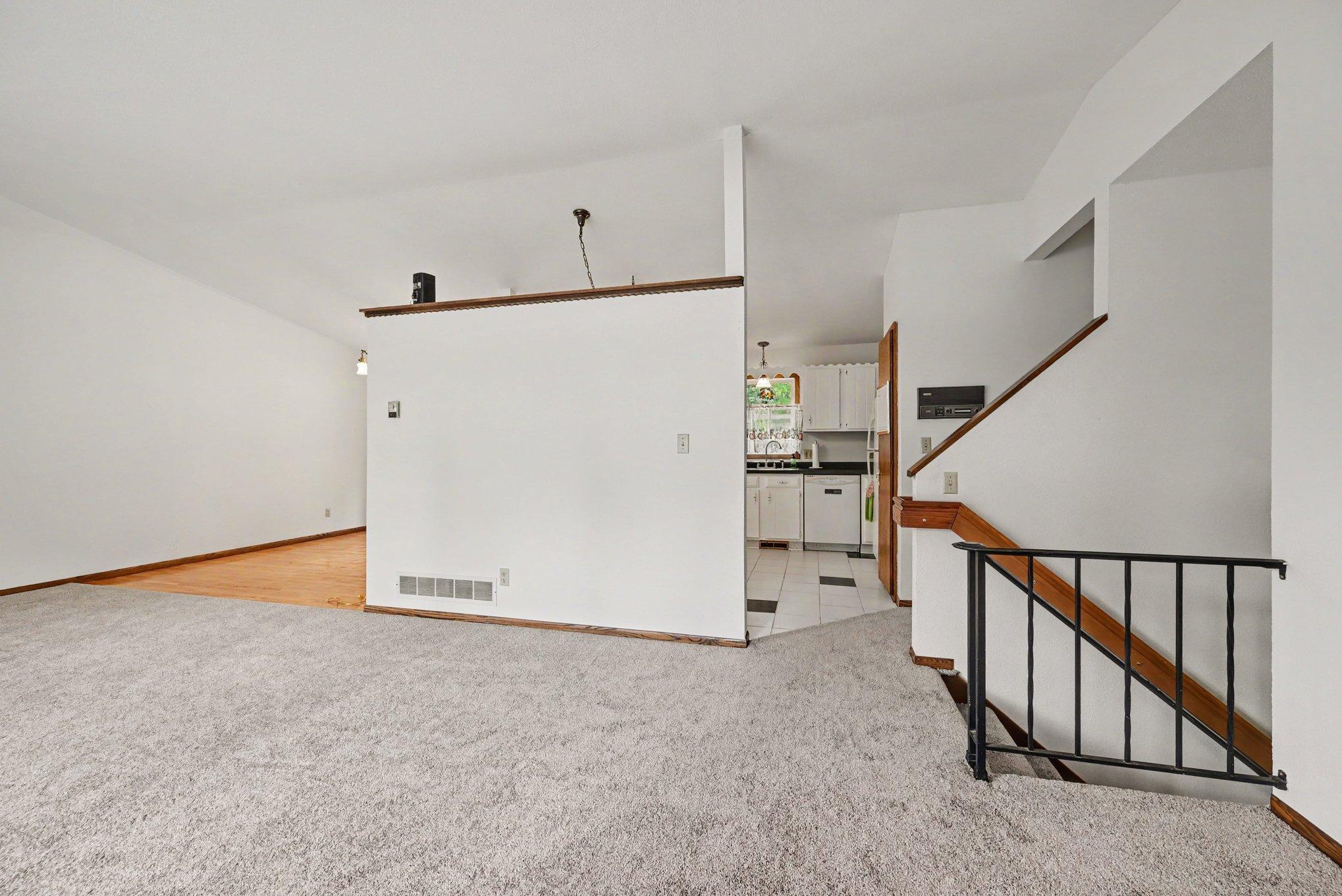 4th image of 1880 Richal Dr, Saint Paul, MN 55125 | MLS# 7112370