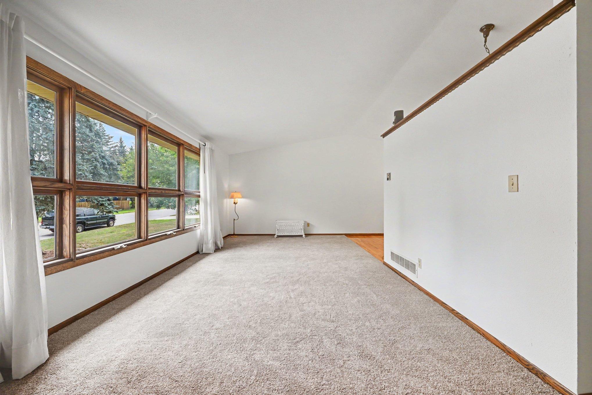 3rd image of 1880 Richal Dr, Saint Paul, MN 55125 | MLS# 7112370