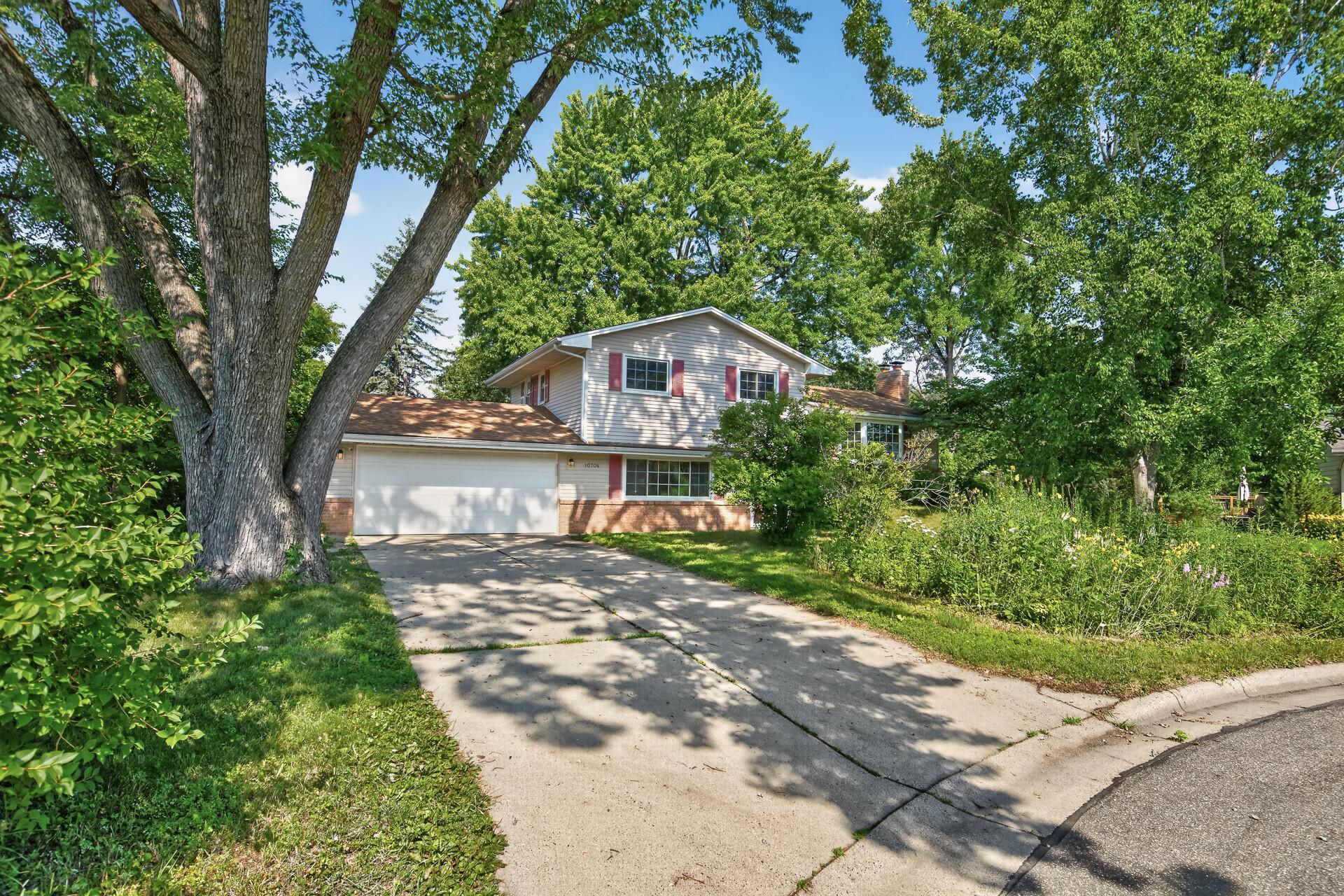 1st image of 10704 Prescott Ct, Burnsville, MN 55337 | MLS# 7112371