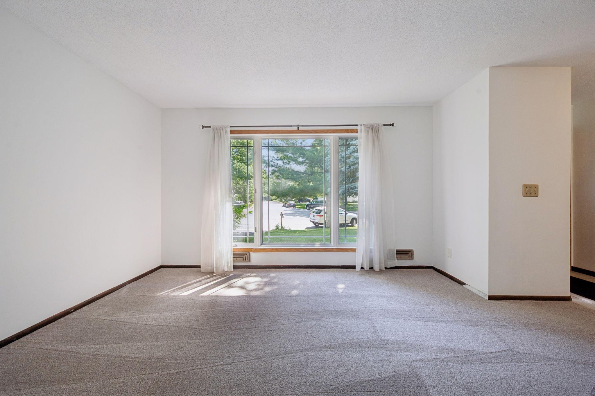 4th image of 10692 104Th Pl N, Maple Grove, MN 55369 | MLS# 7112442
