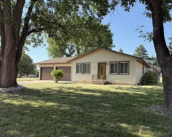 Homes for sale in Windom, MN | 1790 Maple Park Cir, Windom, MN 56101 | MLS# 7112470