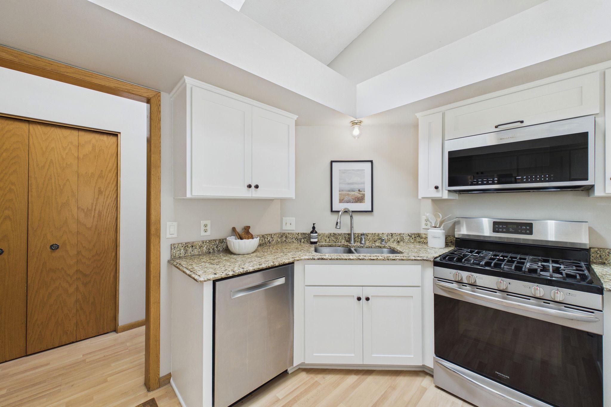 3rd image of 9137 Polaris Ln N, Maple Grove, MN 55369 | MLS# 7112615