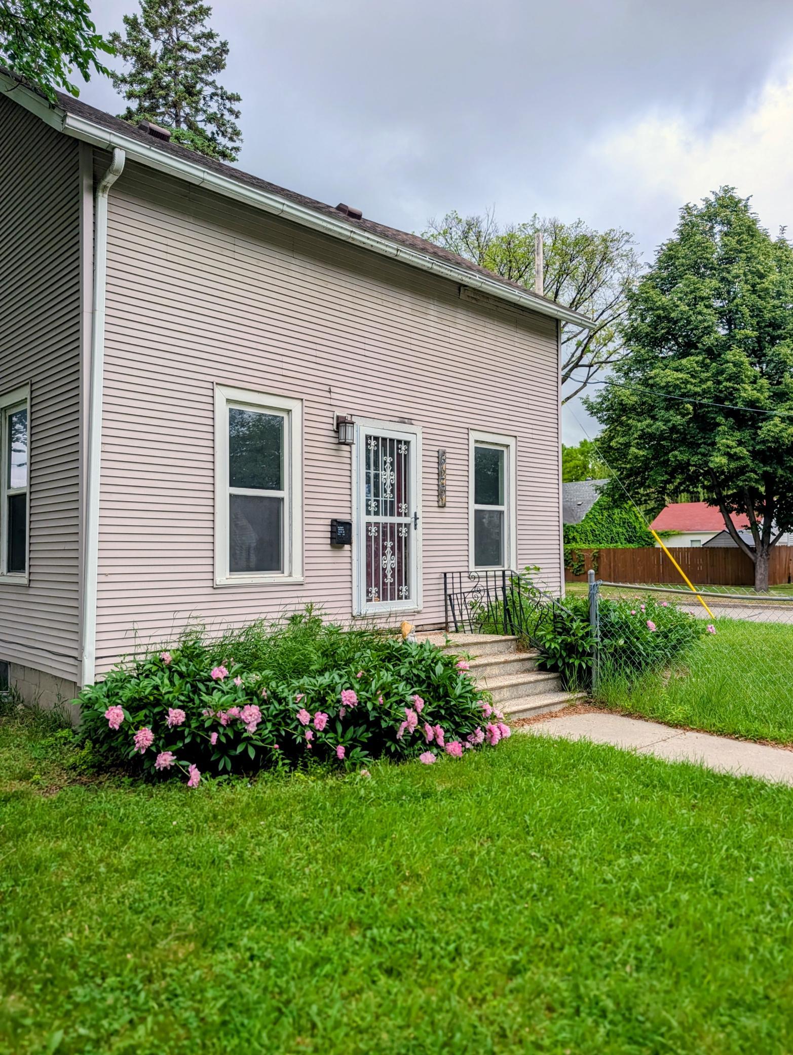 2nd image of 523 11th St N, Moorhead, MN 56560 | MLS# 7112629