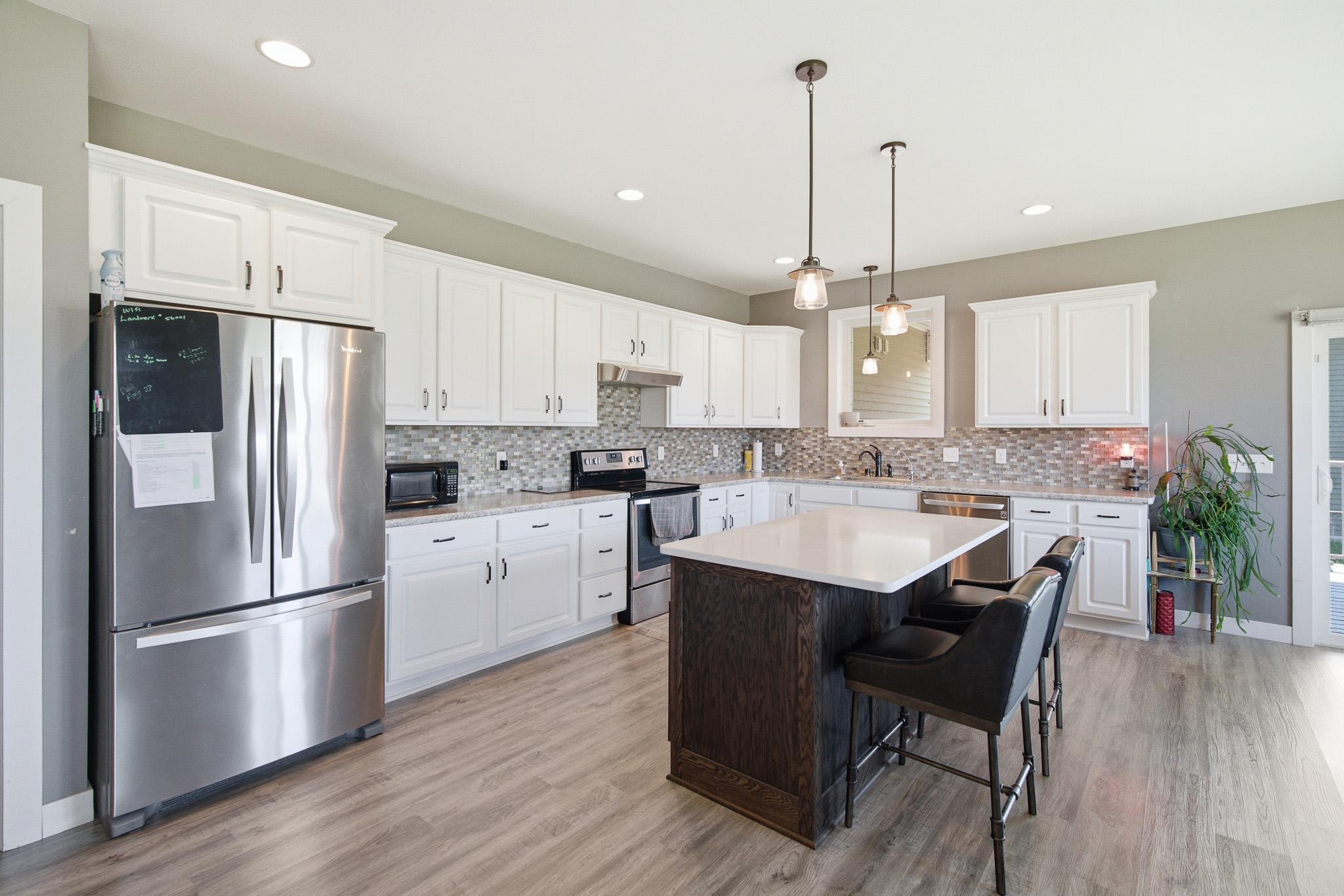 2nd image of 820 Fieldcrest Dr, Mankato, MN 56001 | MLS# 7112632