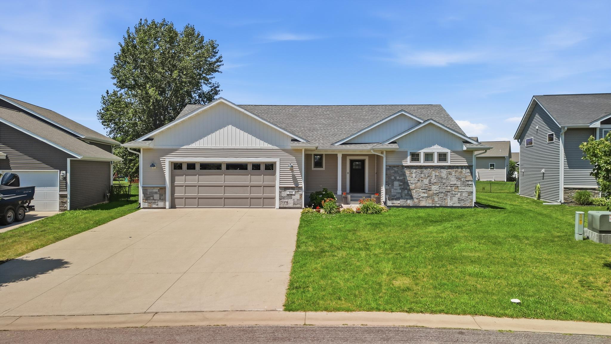 1st image of 820 Fieldcrest Dr, Mankato, MN 56001 | MLS# 7112632
