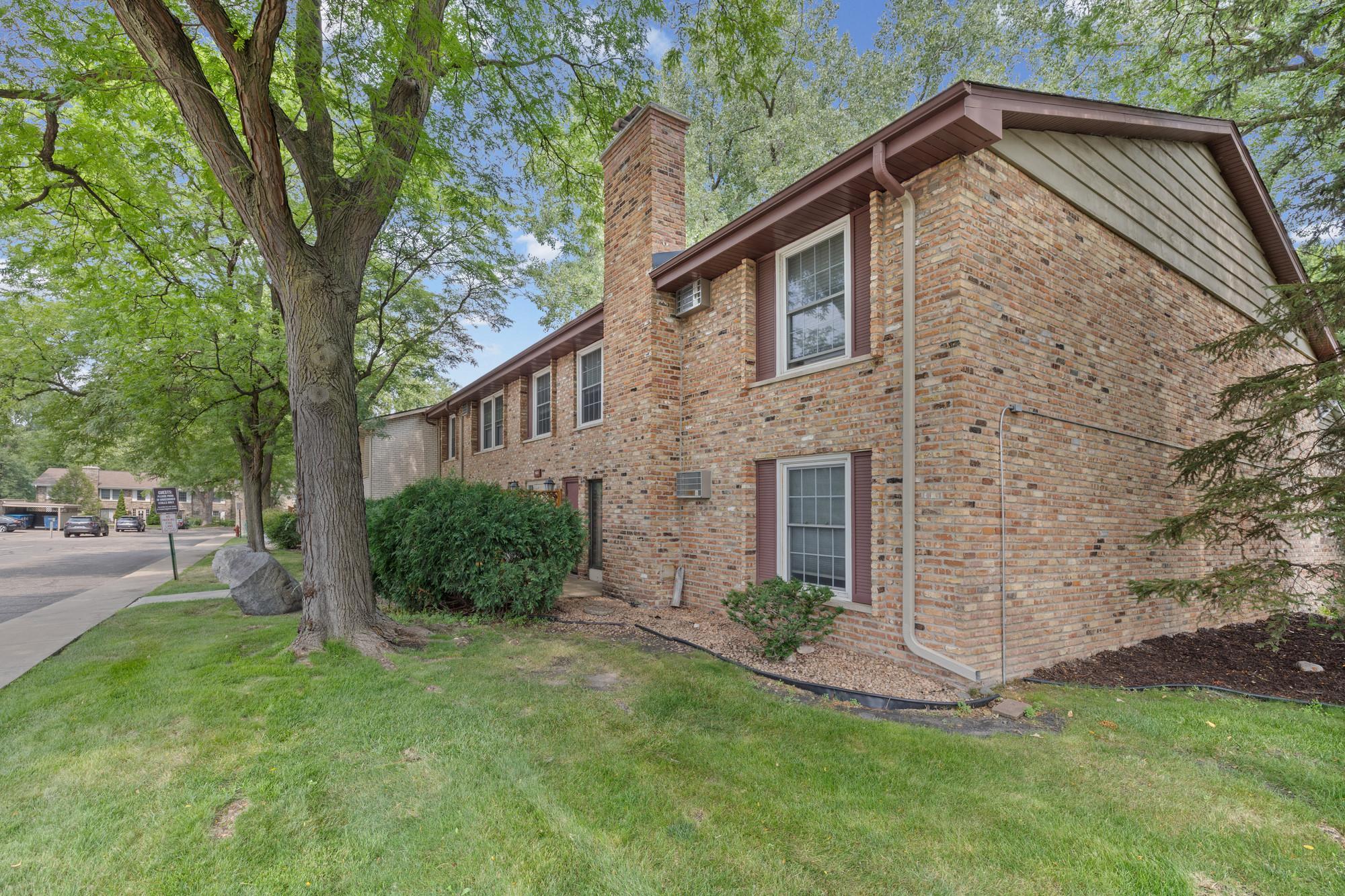 3rd image of 4600 Cedar Lake Rd S, St. Louis Park, MN 55416