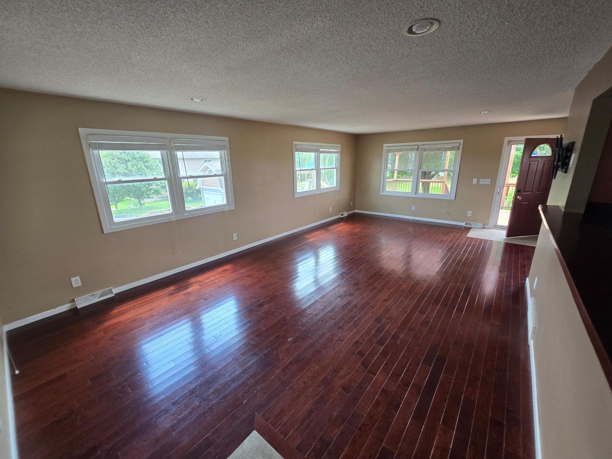 3rd image of 20483 Hamburg Ave, Lakeville, MN 55044 | MLS# 7112789