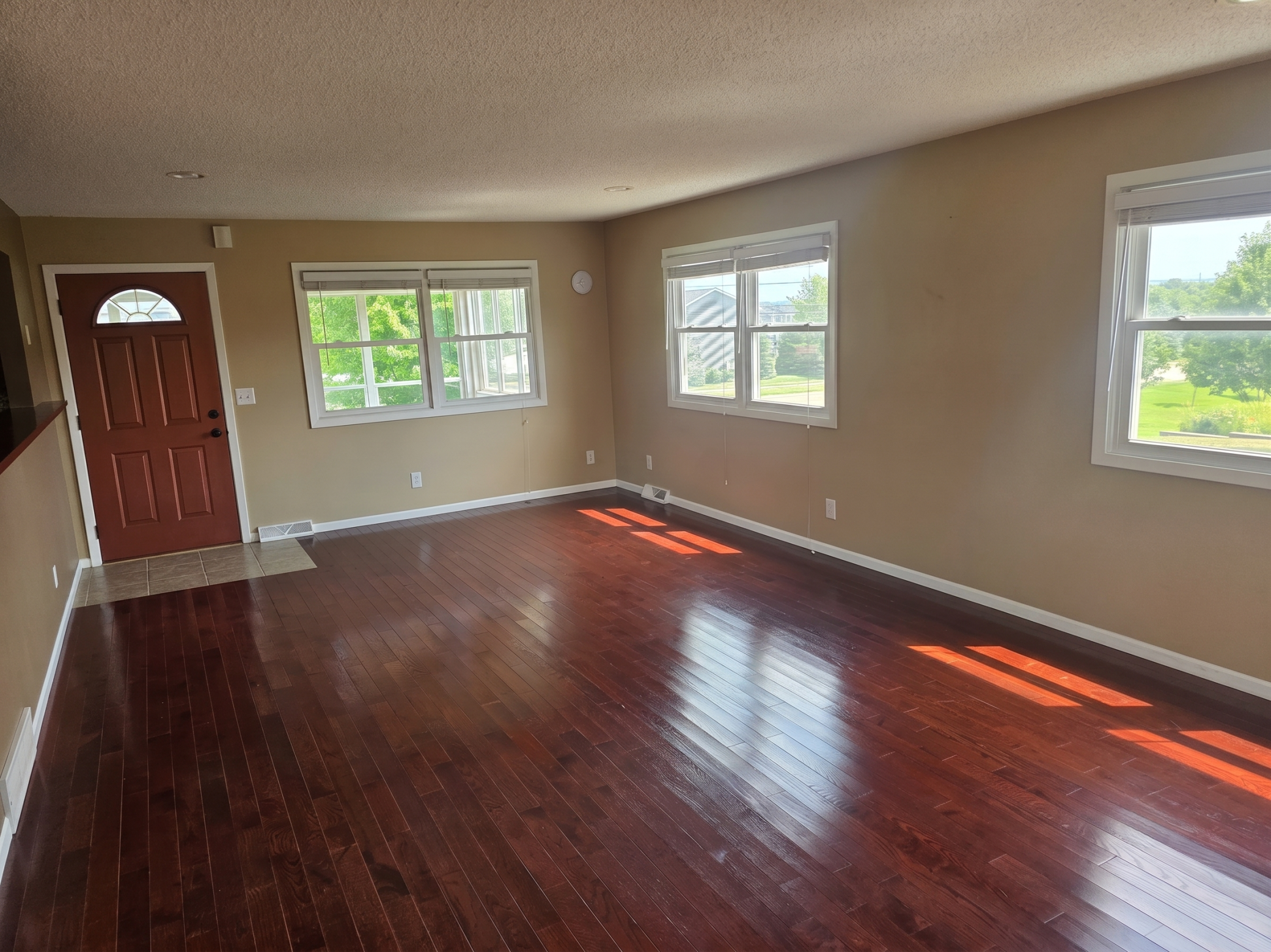 2nd image of 20483 Hamburg Ave, Lakeville, MN 55044 | MLS# 7112789