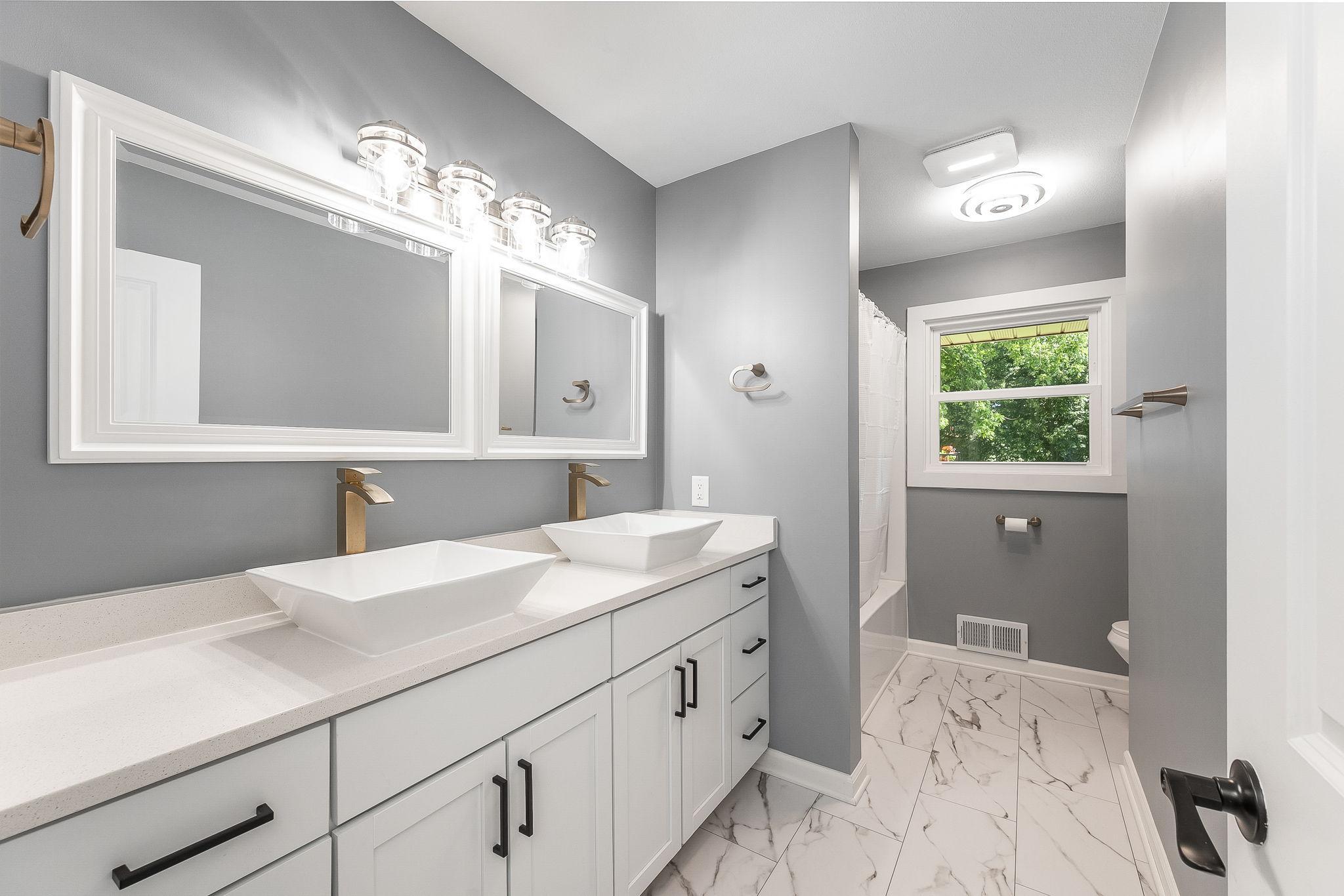 3rd image of 300 Viking Dr, Mankato, MN 56001 | MLS# 7112800