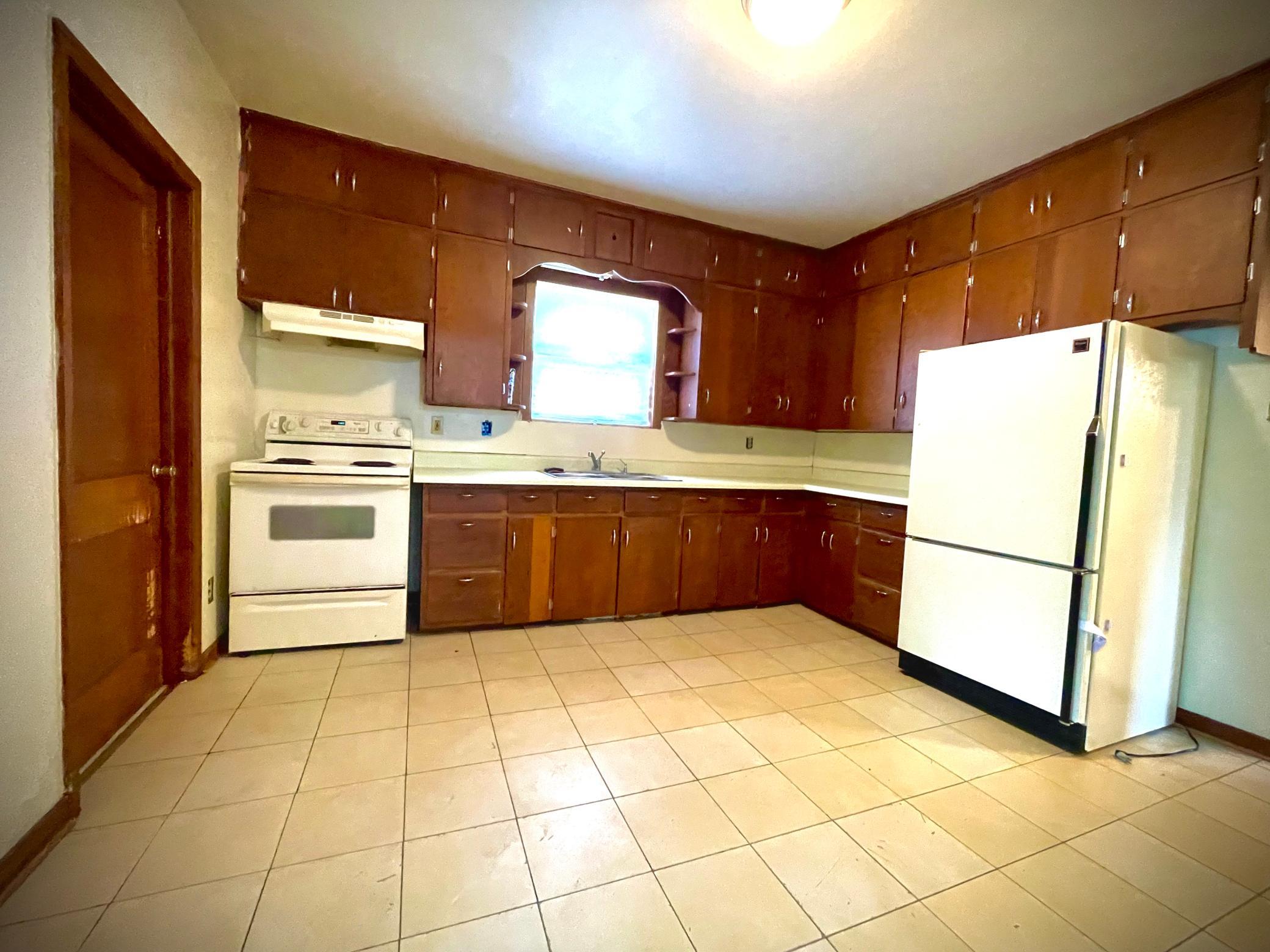 2nd image of 918 Jefferson Ave, Albert Lea, MN 56007 | MLS# 7113049