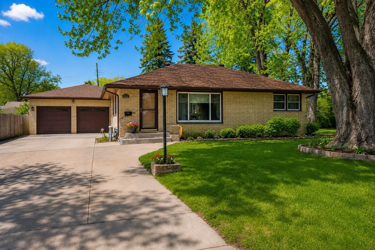 2nd image of 3632 Roosevelt St Ne, Saint Anthony, MN 55418 | MLS# 7113123