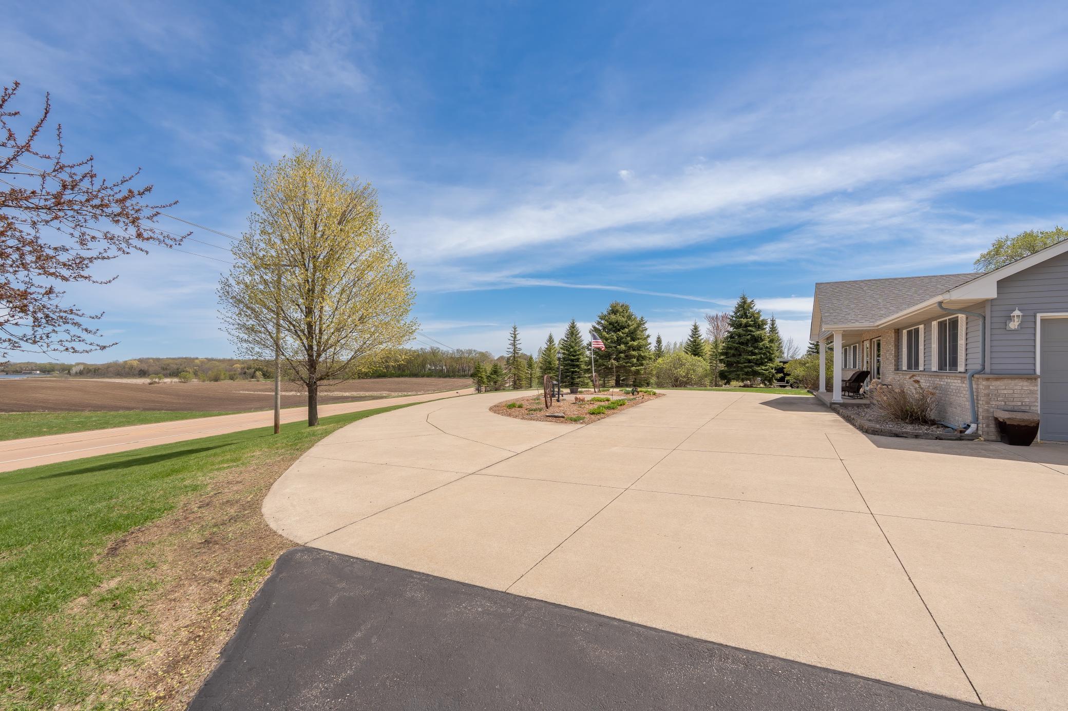 2nd image of 7195 County Road 10 E, Chaska, MN 55318 | MLS# 7113141