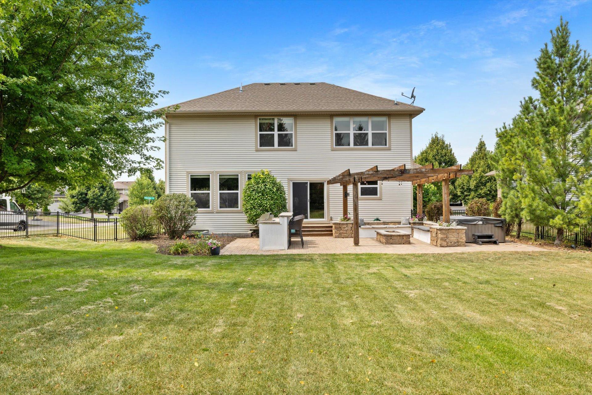 2nd image of 3471 Ridgestone Cir, Saint Paul, MN 55129 | MLS# 7113145