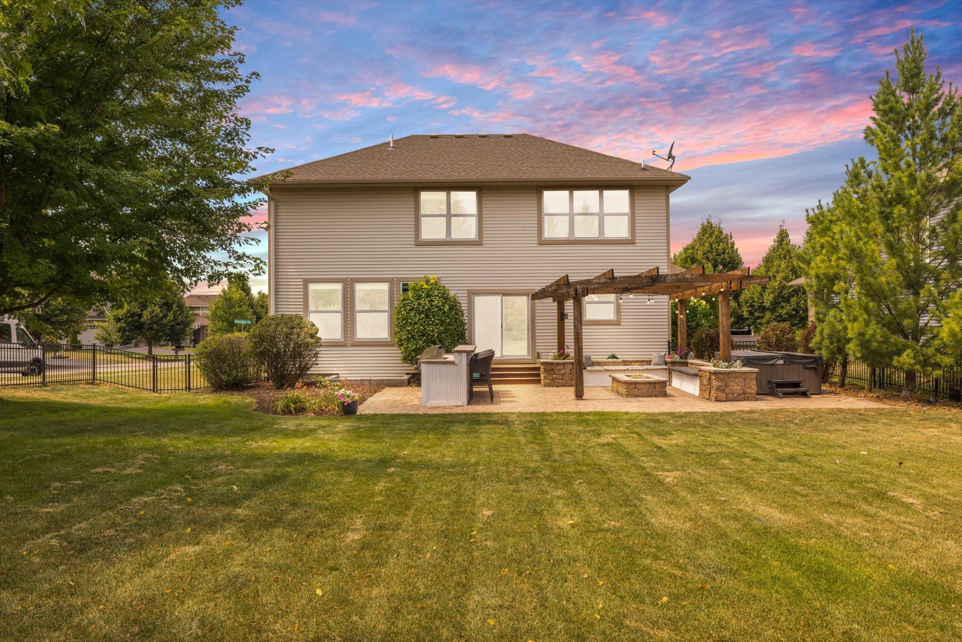 3rd image of 3471 Ridgestone Cir, Saint Paul, MN 55129 | MLS# 7113145