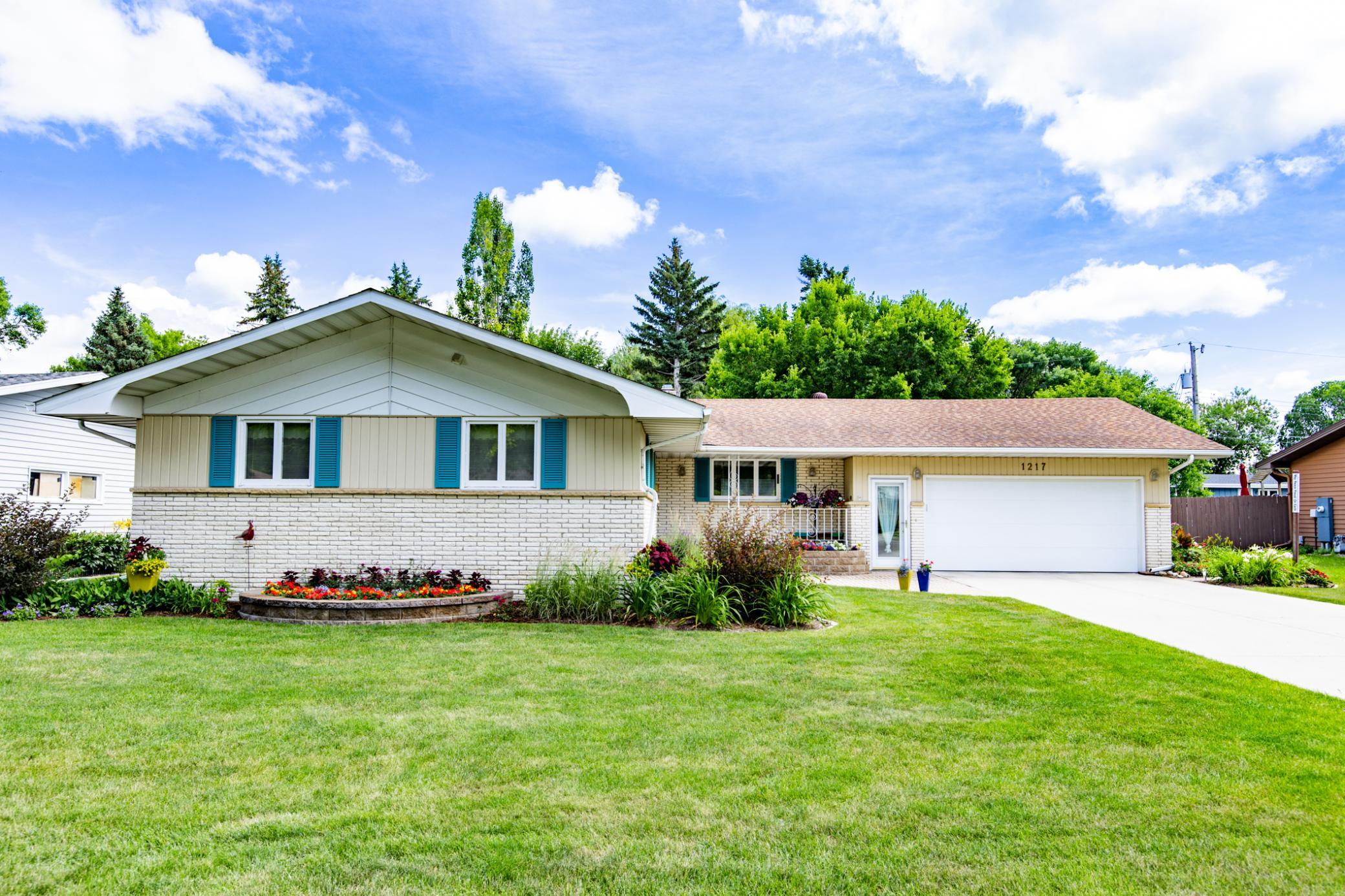 1st image of 1217 Oak St N, Fargo, ND 58102 | MLS# 7113180