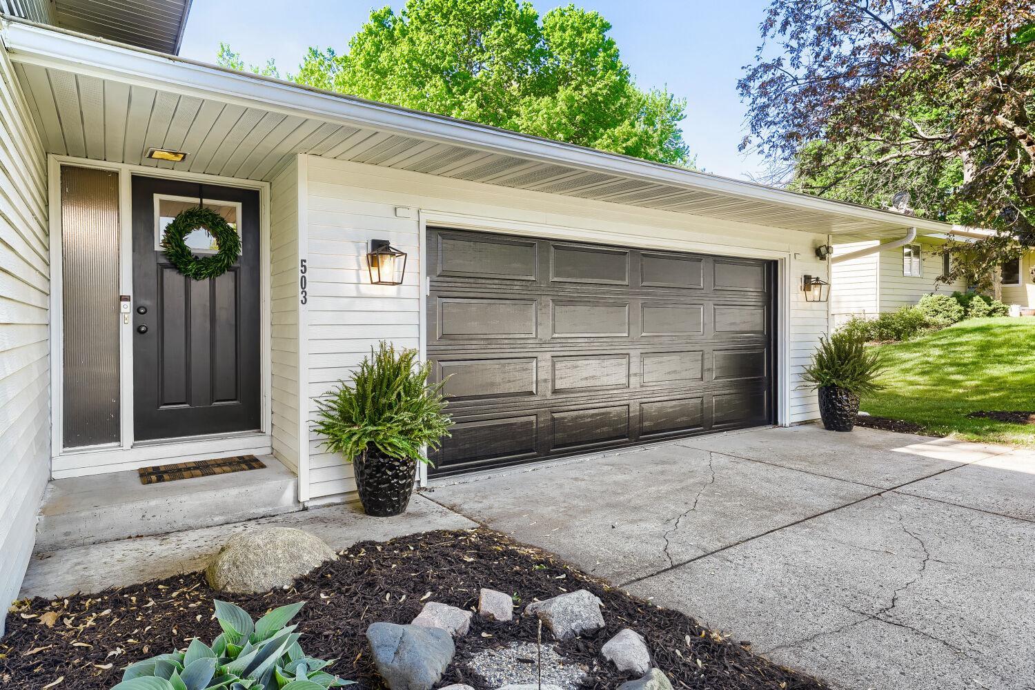 2nd image of 503 Highland Dr, Chanhassen, MN 55317 | MLS# 7113191