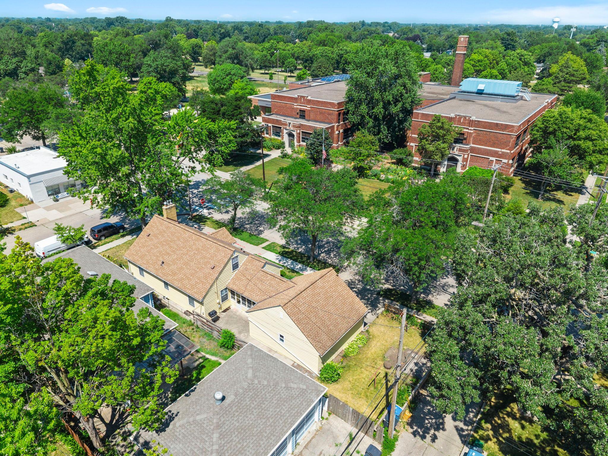 3rd image of 4366 Thomas Ave N, Minneapolis, MN 55412 | MLS# 7113194
