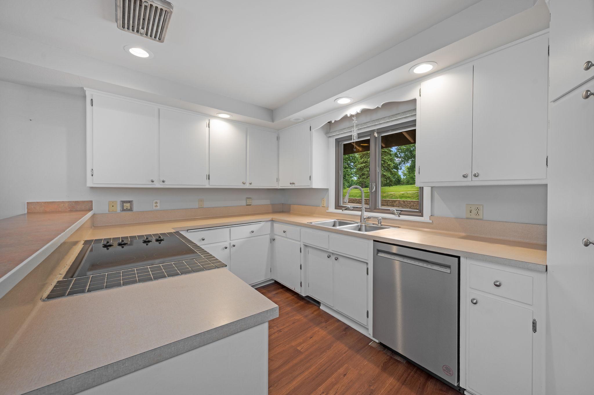 3rd image of 350 E Amber Lake Dr, Fairmont, MN 56031 | MLS# 7113213