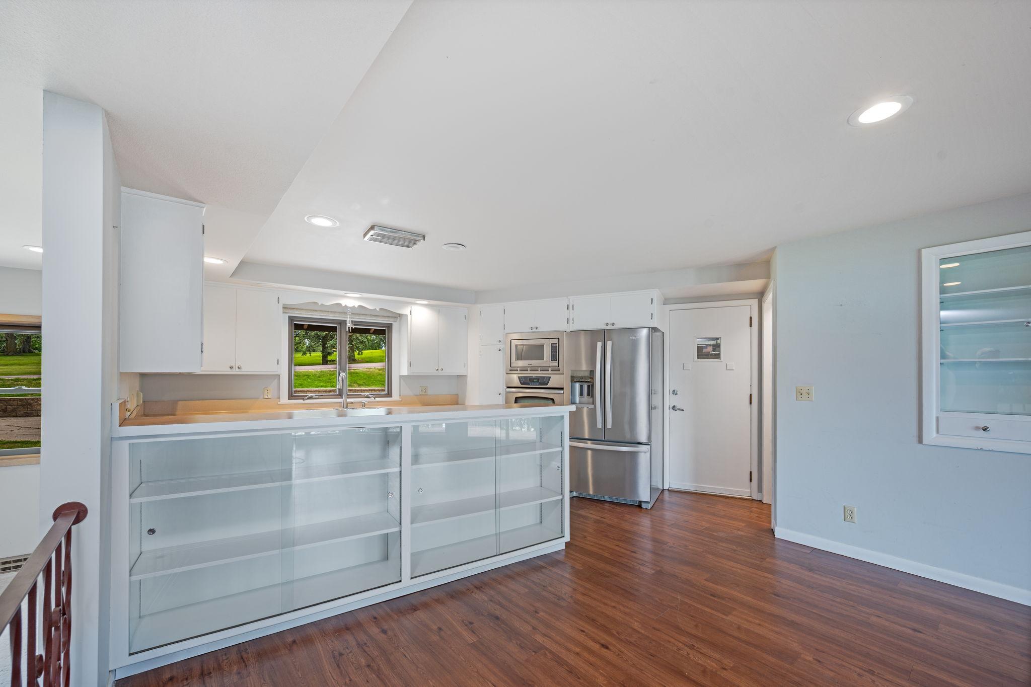 4th image of 350 E Amber Lake Dr, Fairmont, MN 56031 | MLS# 7113213