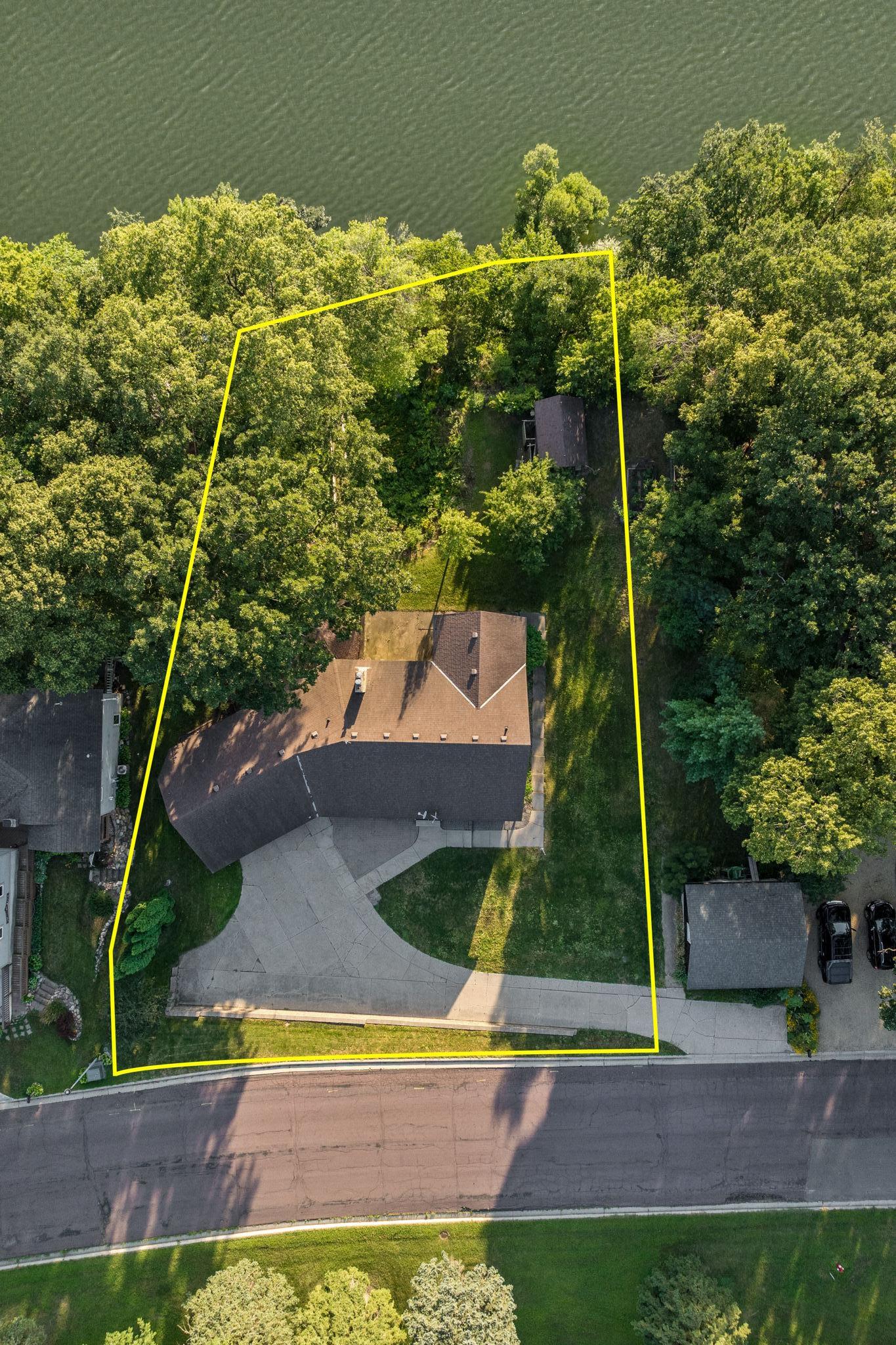 2nd image of 350 E Amber Lake Dr, Fairmont, MN 56031 | MLS# 7113213