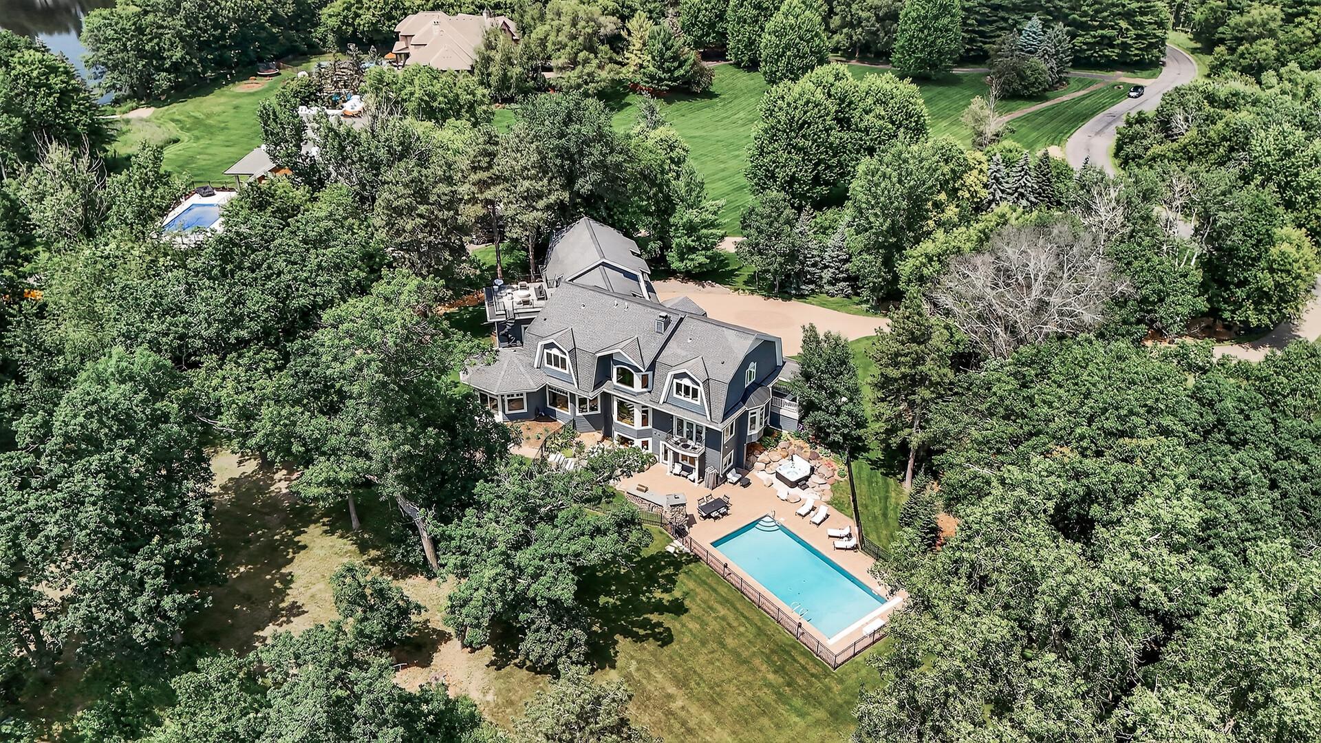 1st image of 9 Hillary Farm Ln, Saint Paul, MN 55110 | MLS# 7113422