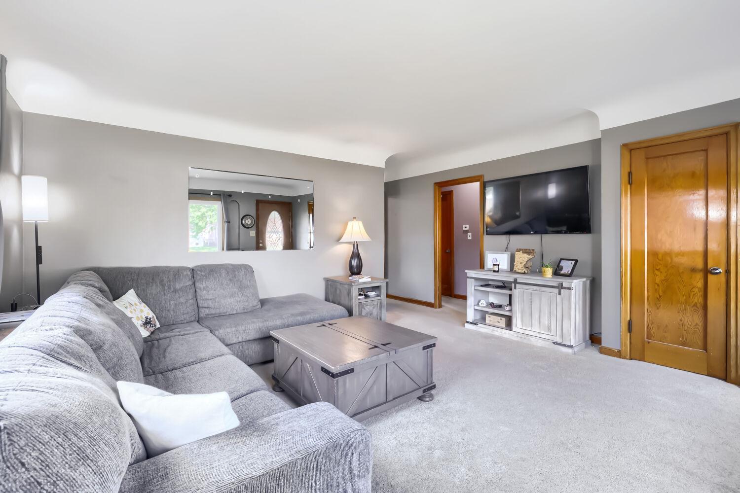 2nd image of 824 6th Ave S, South Saint Paul, MN 55075 | MLS# 7113435