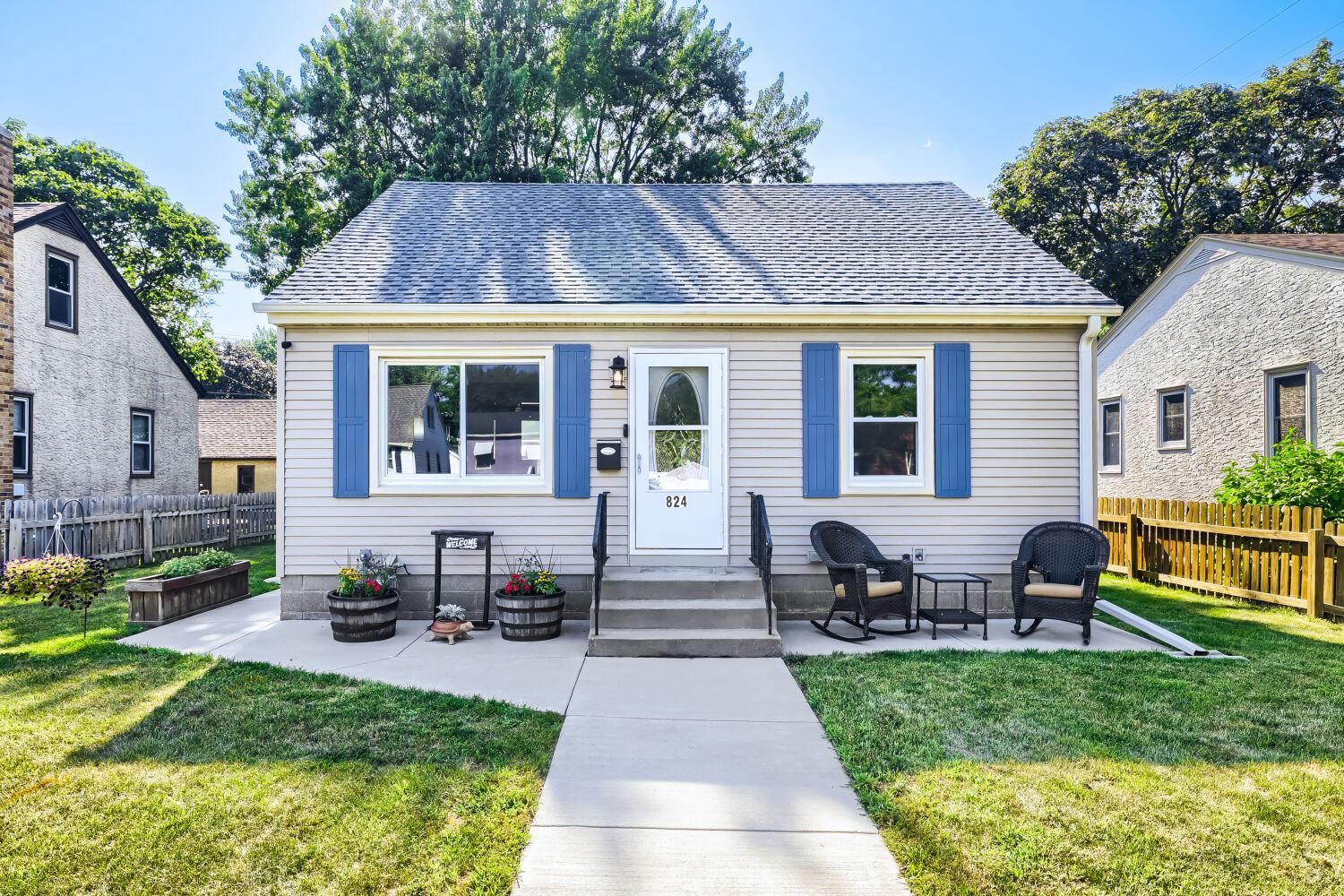 1st image of 824 6th Ave S, South Saint Paul, MN 55075 | MLS# 7113435