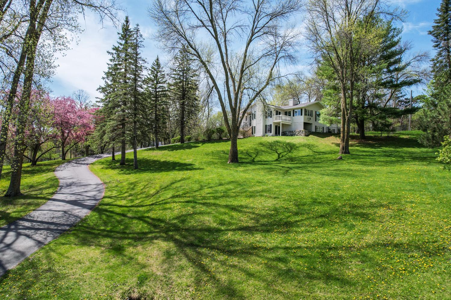 1st image of 2211 Lenwood Dr Sw, Rochester, MN 55902 | MLS# 7113518