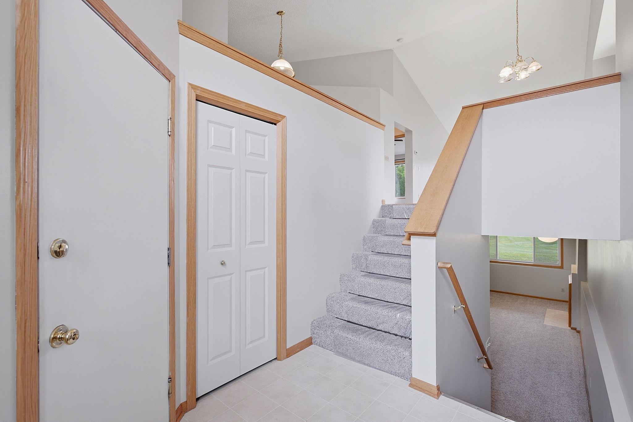 2nd image of 9816 Zinnia Ln N, Maple Grove, MN 55369 | MLS# 7113743
