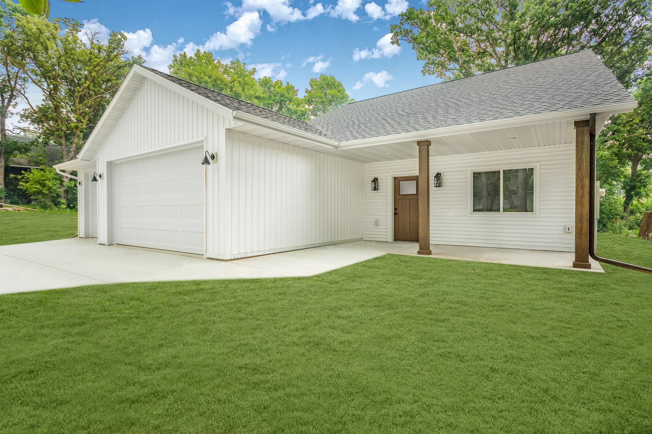2nd image of 1011 Nokomis St, Alexandria, MN 56308 | MLS# 7113745