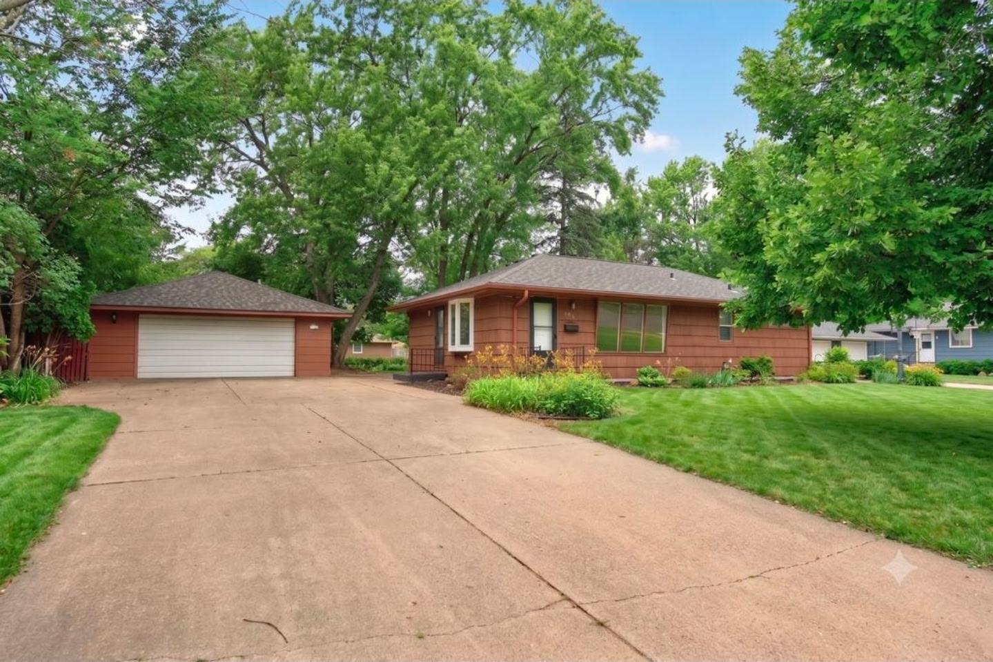 1st image of 6941 Idaho Ave N, Brooklyn Park, MN 55428 | MLS# 7113804