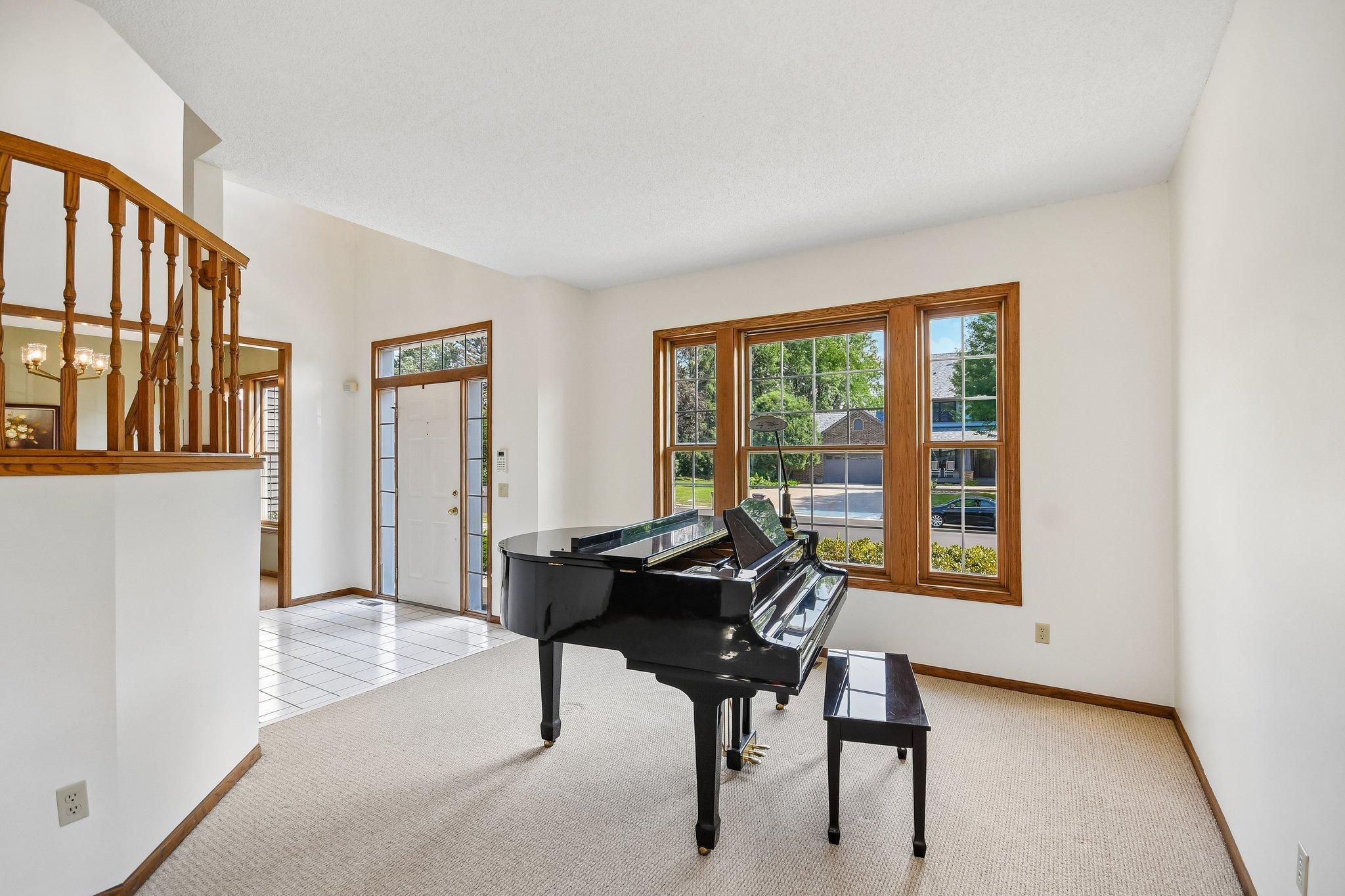 3rd image of 503 Abbey Wy, Mendota Heights, MN 55120 | MLS# 7113868